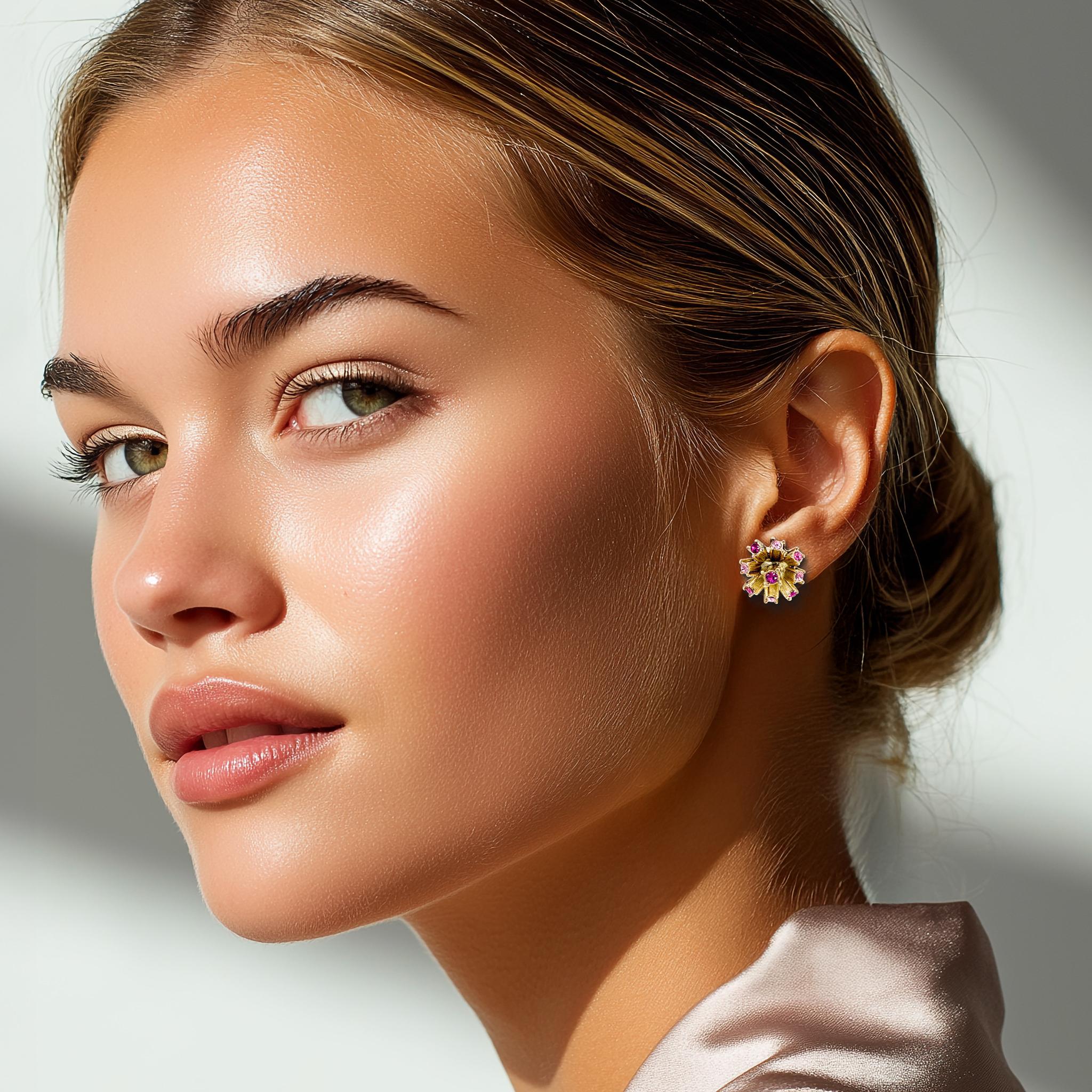 Oscar De La Renta 22K Gold Petite Floral Ohrringe mit rosa Swarovski-Kristallen im Angebot 3