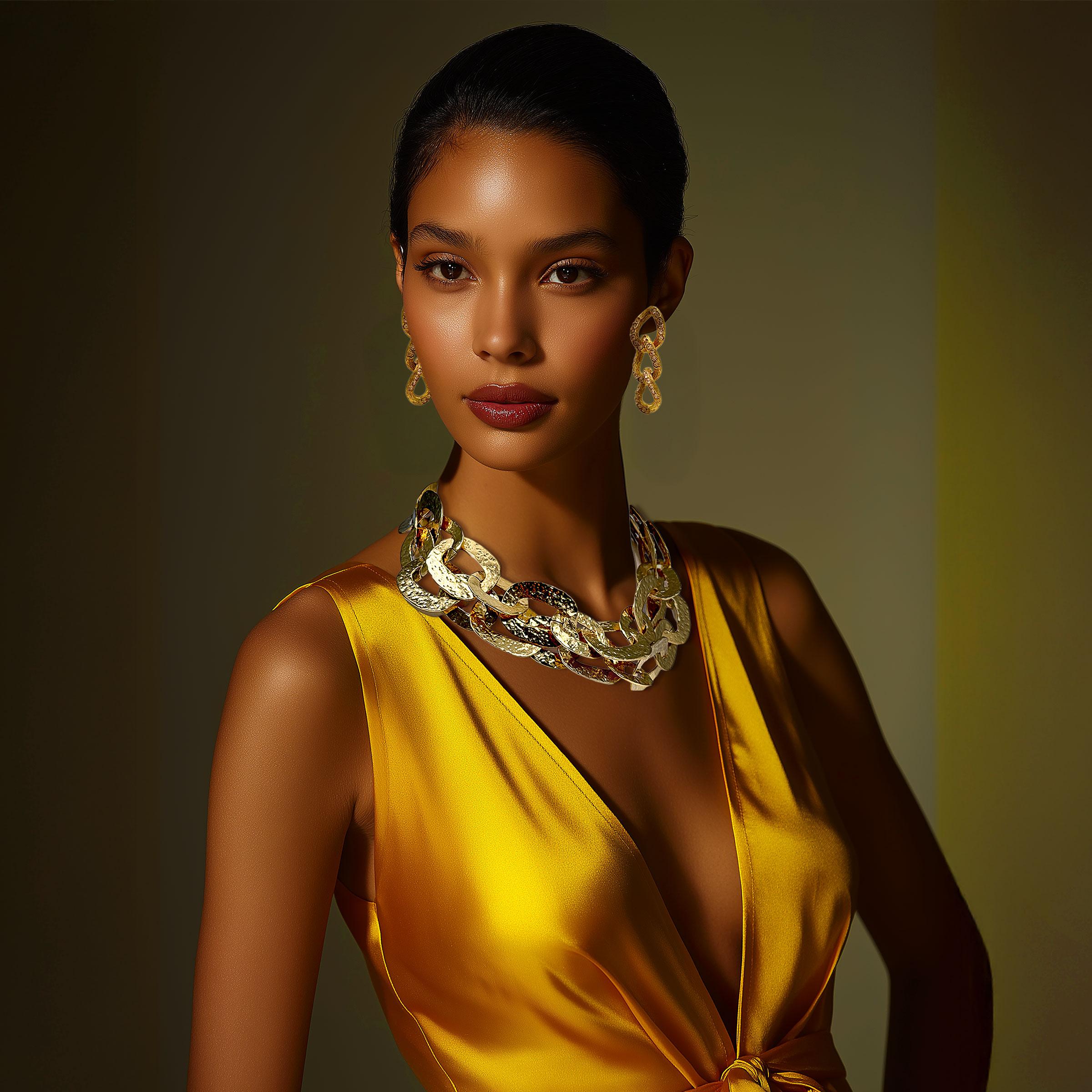 Oscar De La Renta 22k Gold Plated Hammered Chain Link Statement Collar Necklace For Sale 6