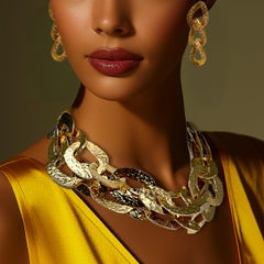 Oscar De La Renta 22k Gold Plated Hammered Chain Link Statement Collar Necklace