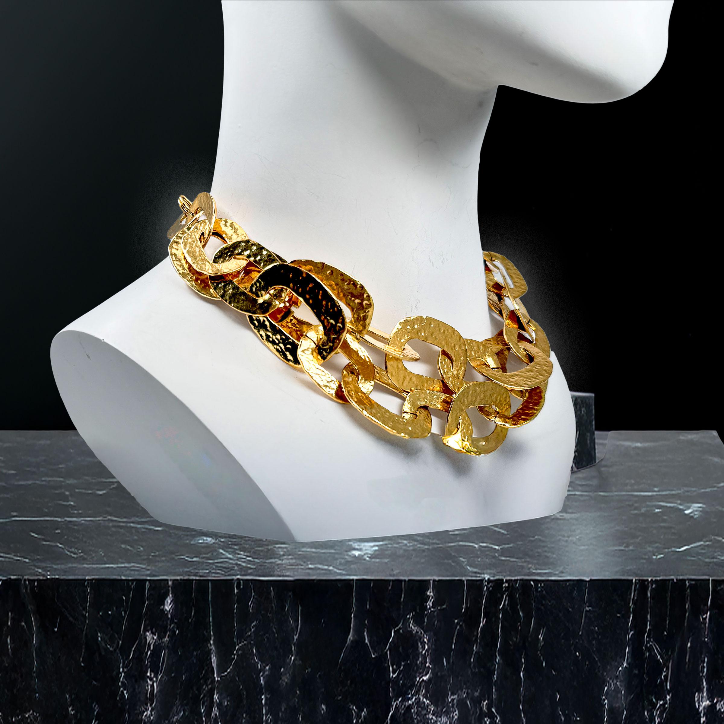 Oscar De La Renta 22k Gold Plated Hammered Chain Link Statement Collar Necklace For Sale 1