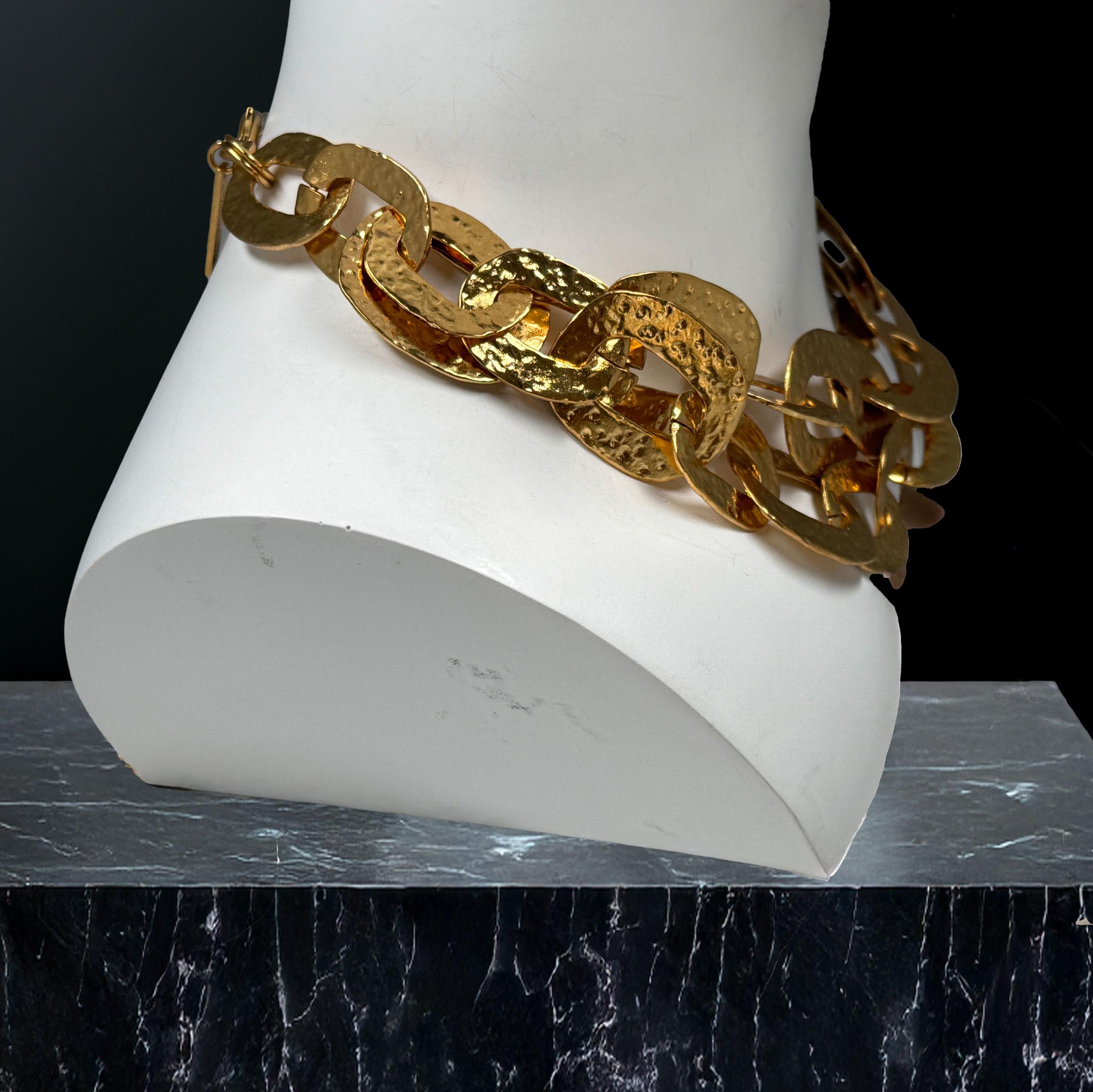 Oscar De La Renta 22k Gold Plated Hammered Chain Link Statement Collar Necklace For Sale 2