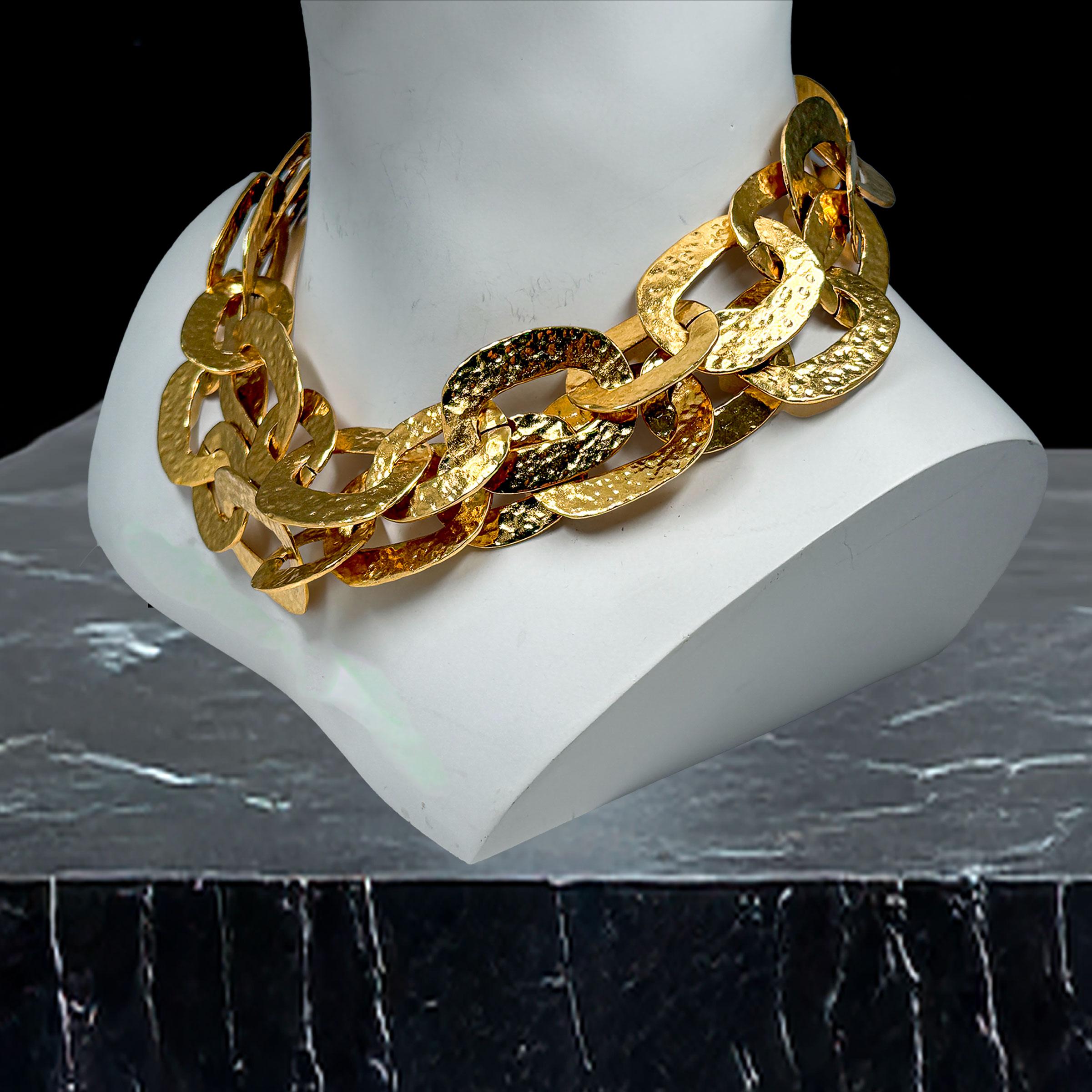 Oscar De La Renta 22k Gold Plated Hammered Chain Link Statement Collar Necklace For Sale 4