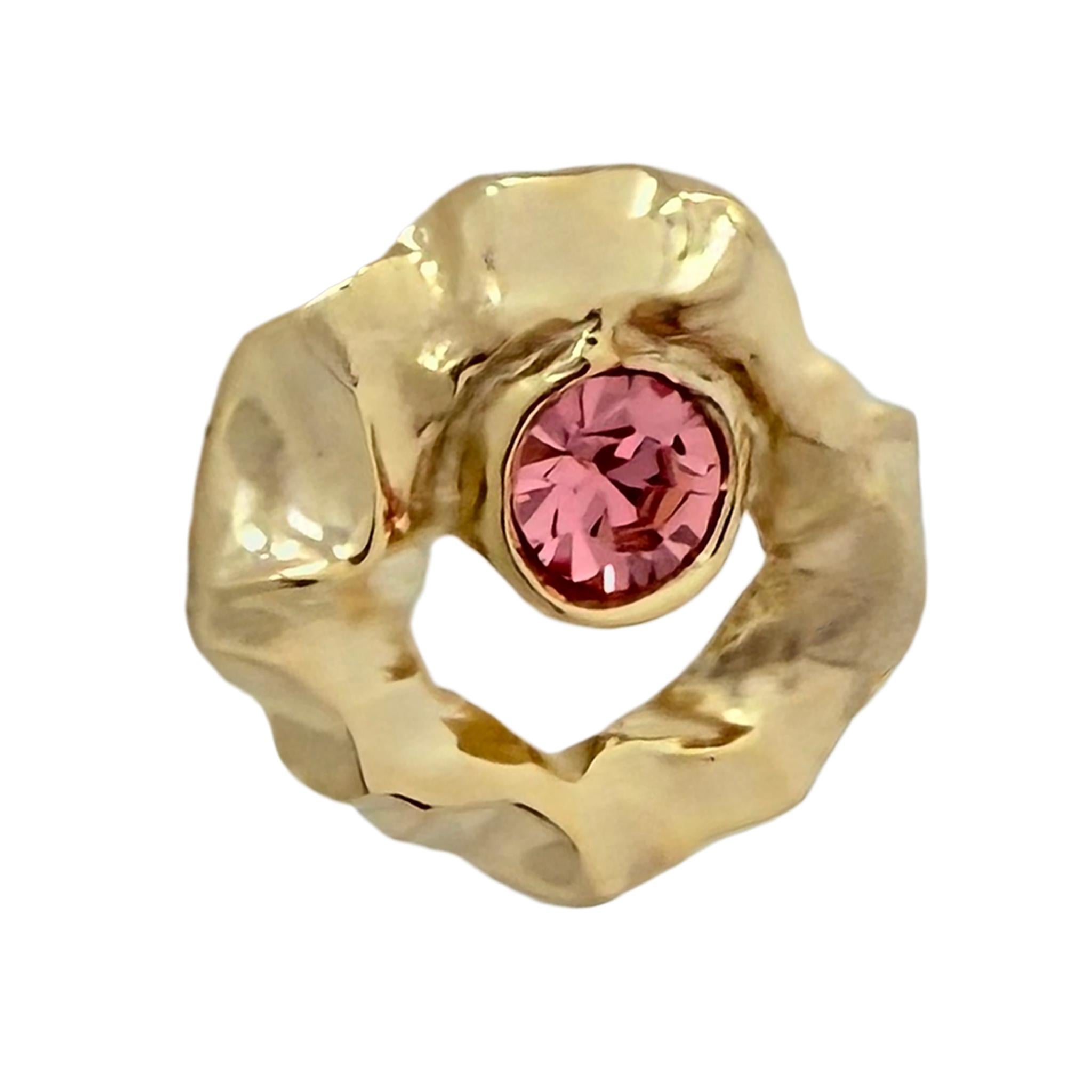 Oscar De la Renta - Orecchini a disco martellati placcati oro 22k con Swarovski rosa In condizioni Nuovo in vendita a Santa Monica, CA