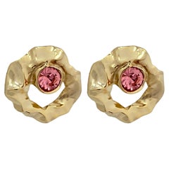 Oscar de la Renta, boucles d'oreilles disque martelé en or 22 carats avec Swarovski rose