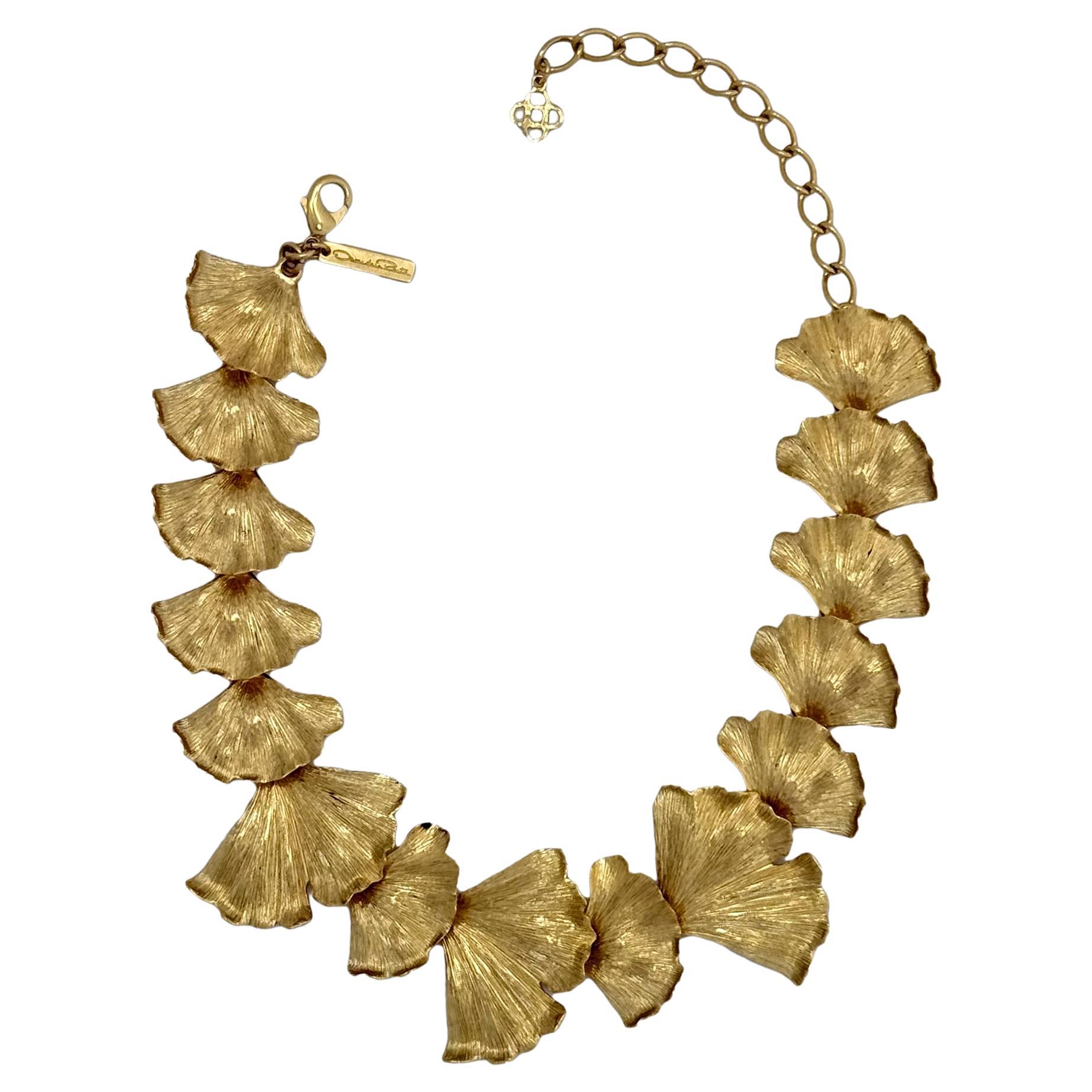 Oscar de la Renta, collier fantaisie en étain plaqué or 22 carats et laiton à feuilles de visongo