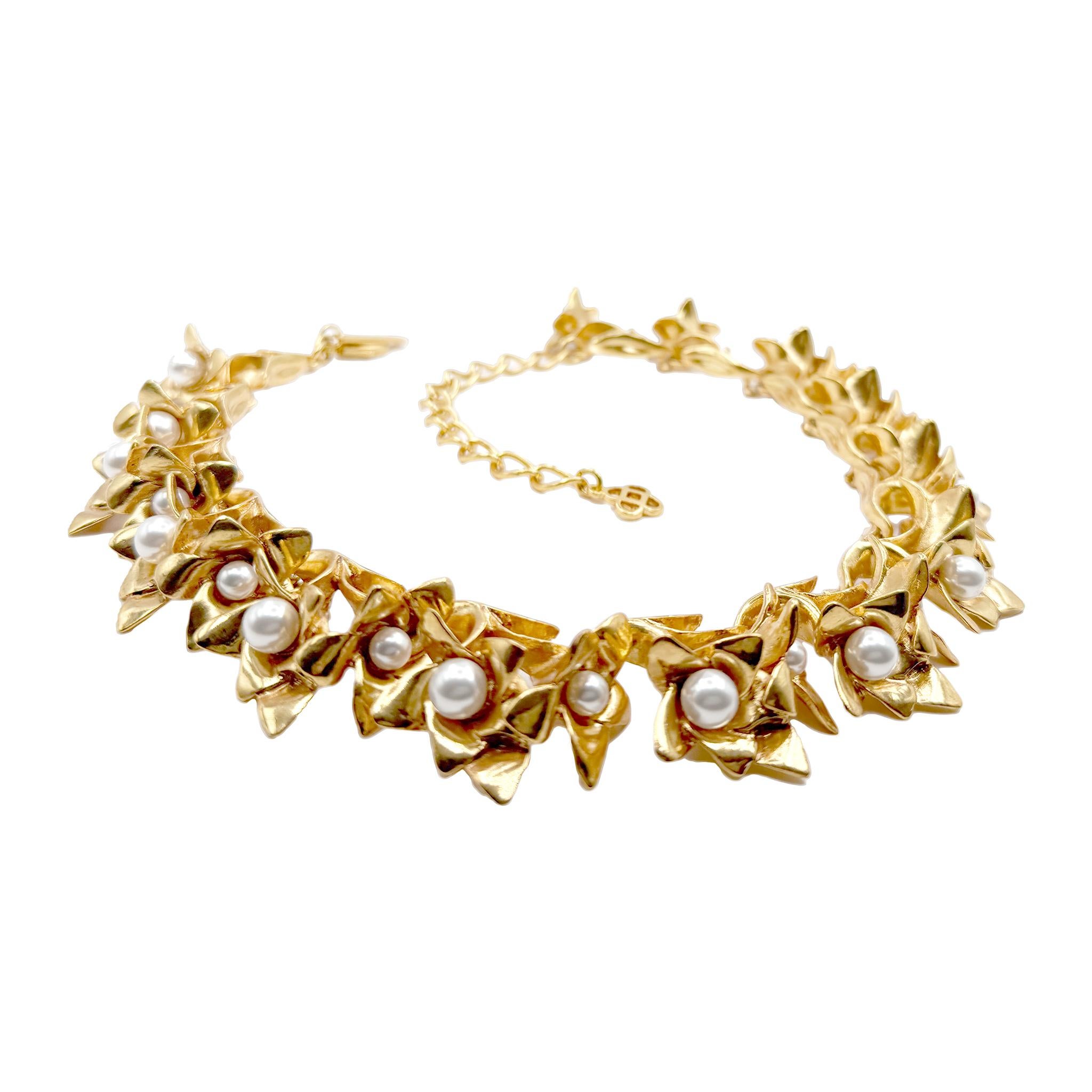 Oscar de la Renta 22K Gold-Plated Statement Necklace with Crystal Pearls en venta 5