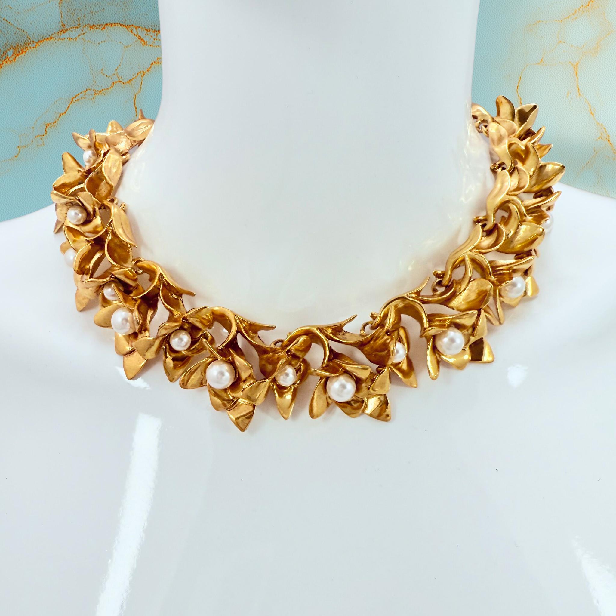 Oscar de la Renta 22K Gold-Plated Statement Necklace with Crystal Pearls Art Nouveau en venta