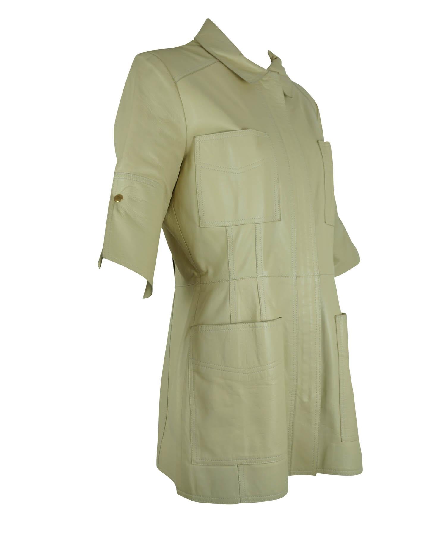Oscar de la Renta 3/4 sleeve tan leather jacket. Designer size 4. Made in USA.



Condition - Excellent.


Measurements:

Shoulder: 16