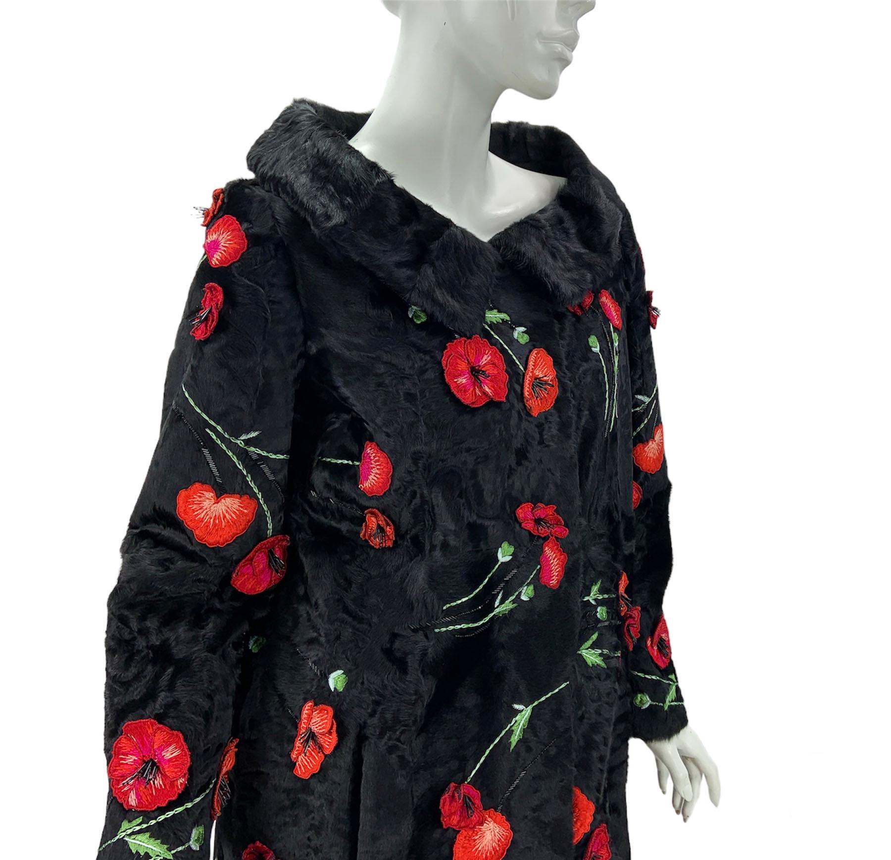 Women's Oscar de la Renta 3-D Poppy Embroidery Lamb Skin Fur Stroller Coat US 4 For Sale