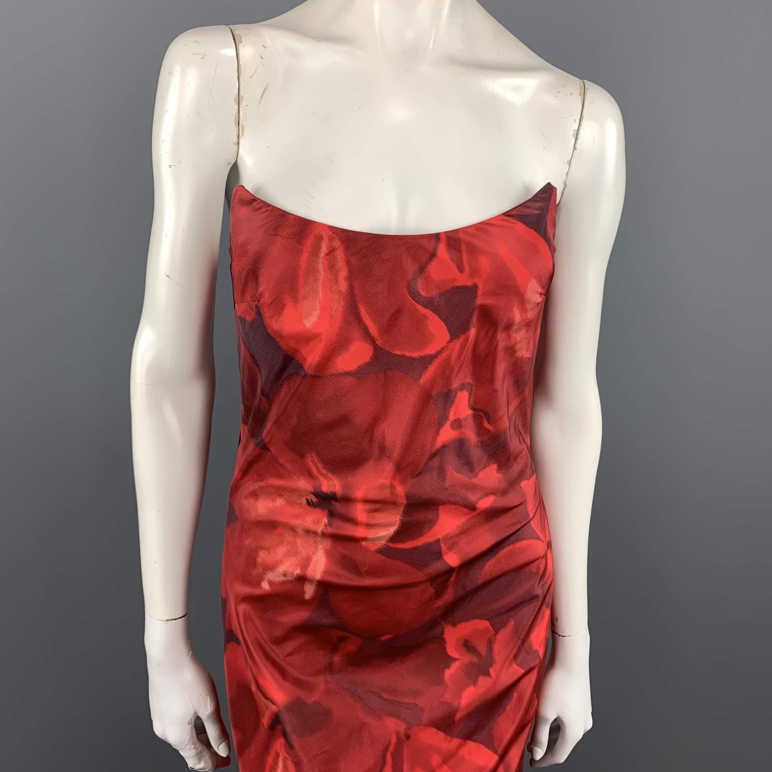 OSCAR DE LA RENTA Fall Winter 2006 gown comes in red floral print silk taffeta with a strapless pointed neckline bustier top, fitted body flared hem with train, and cascading ruffle accented back. Made in USA.
 
Excellent Pre-Owned