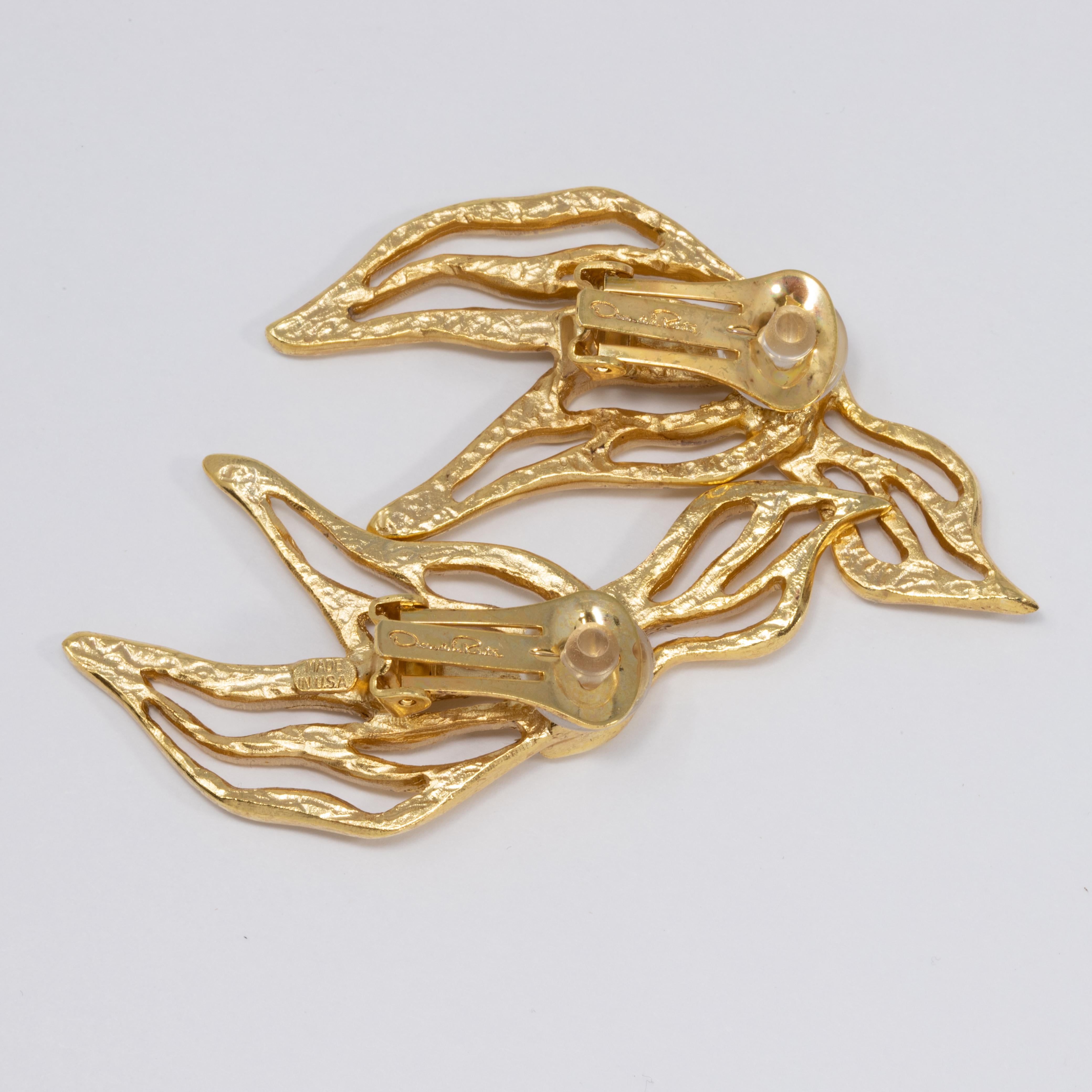 Oscar de la Renta Abstract Motif Clip On Earrings in Gold In New Condition For Sale In Milford, DE