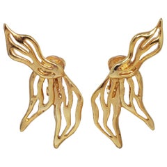 Clips d'oreilles Oscar de la Renta en or à motif abstrait