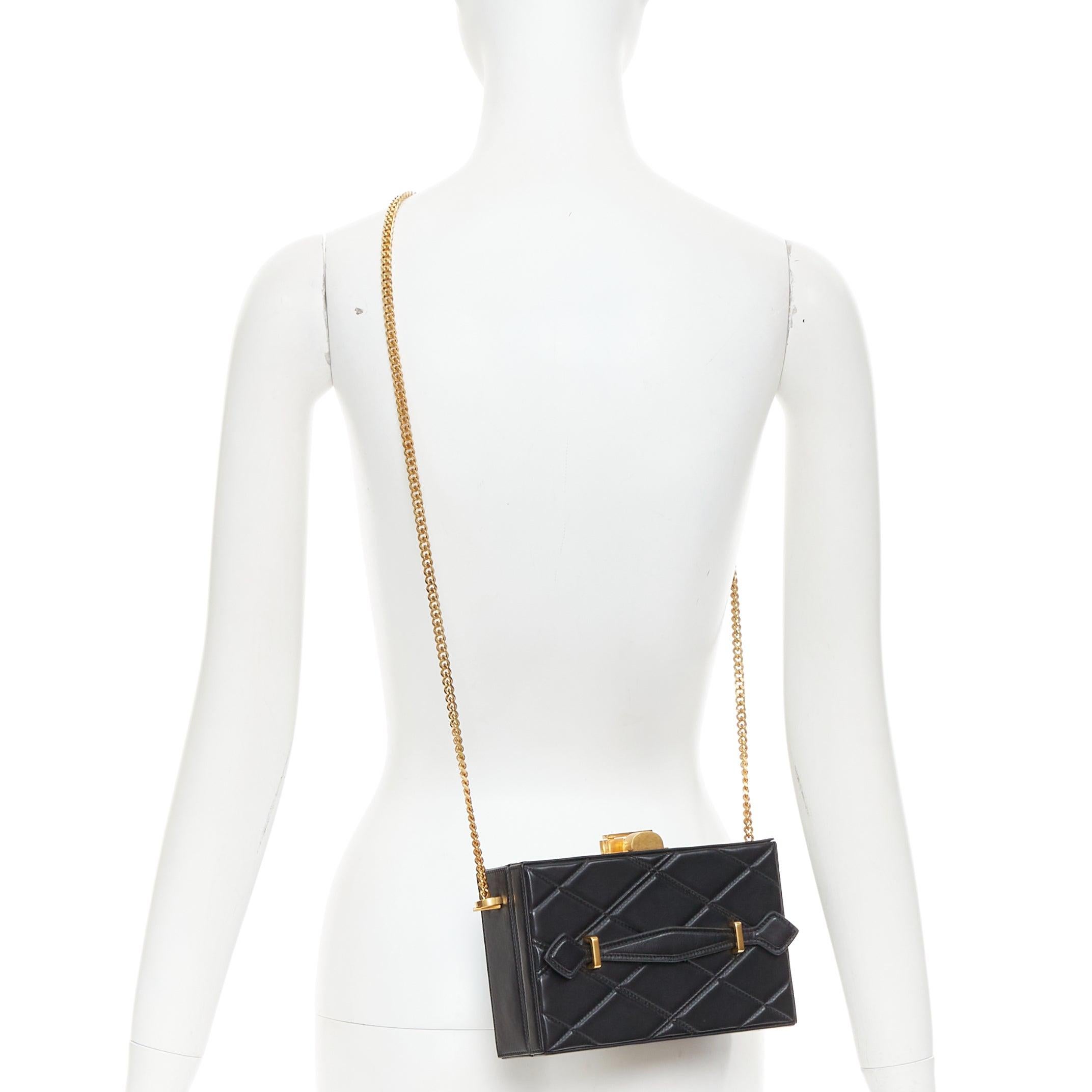 OSCAR DE LA RENTA Alibi Minaudiere black leather gold hardware box clutch
Reference: LNKO/A02616
Brand: Oscar de la Renta
Designer: Oscar De La Renta
Model: Alibi Minaudiere
Material: Leather, Metal
Color: Black, Gold
Pattern: Solid
Closure: