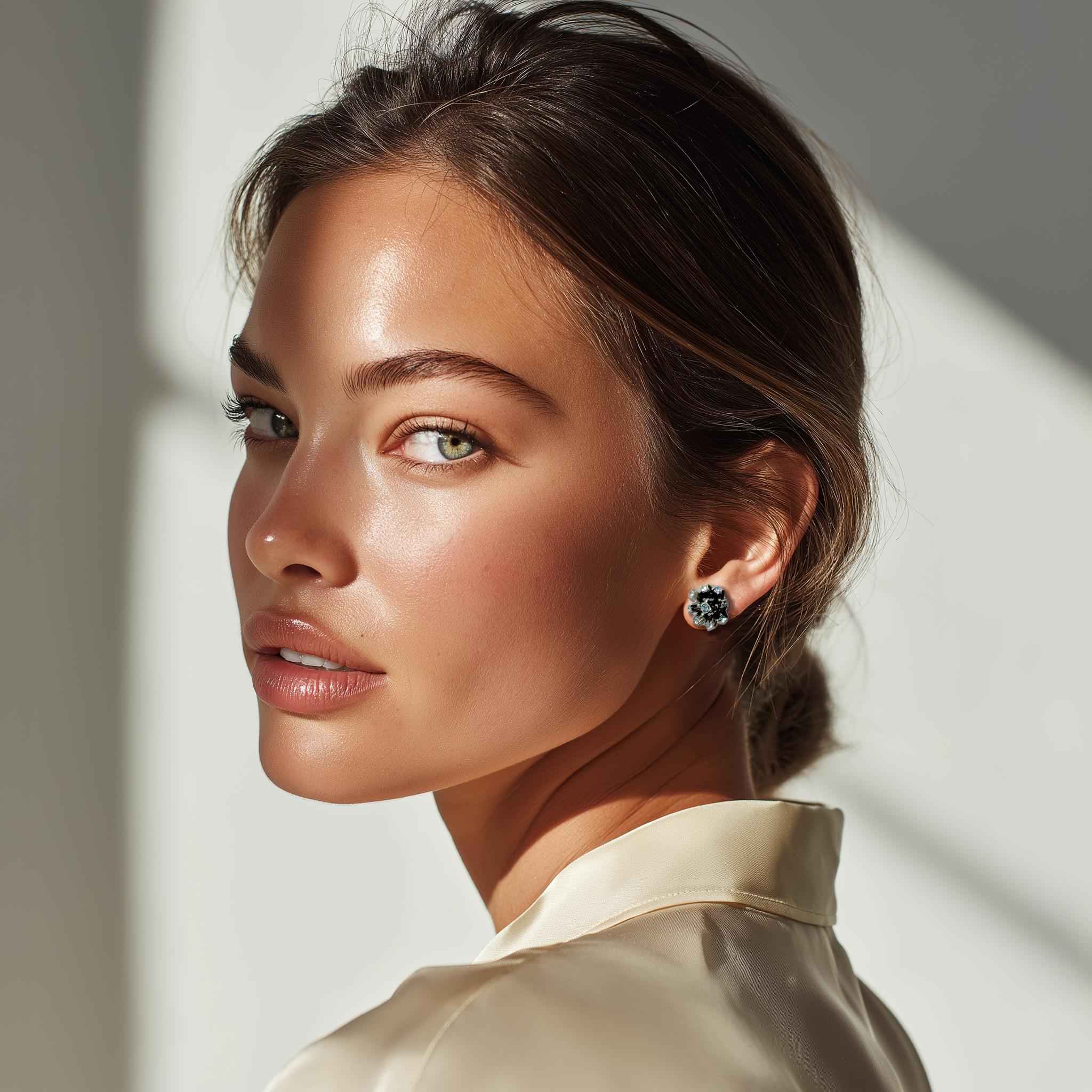 Clous d'oreilles Oscar de la Renta aigue-marine de couleur argentée et cristal Swarovski Pour femmes en vente
