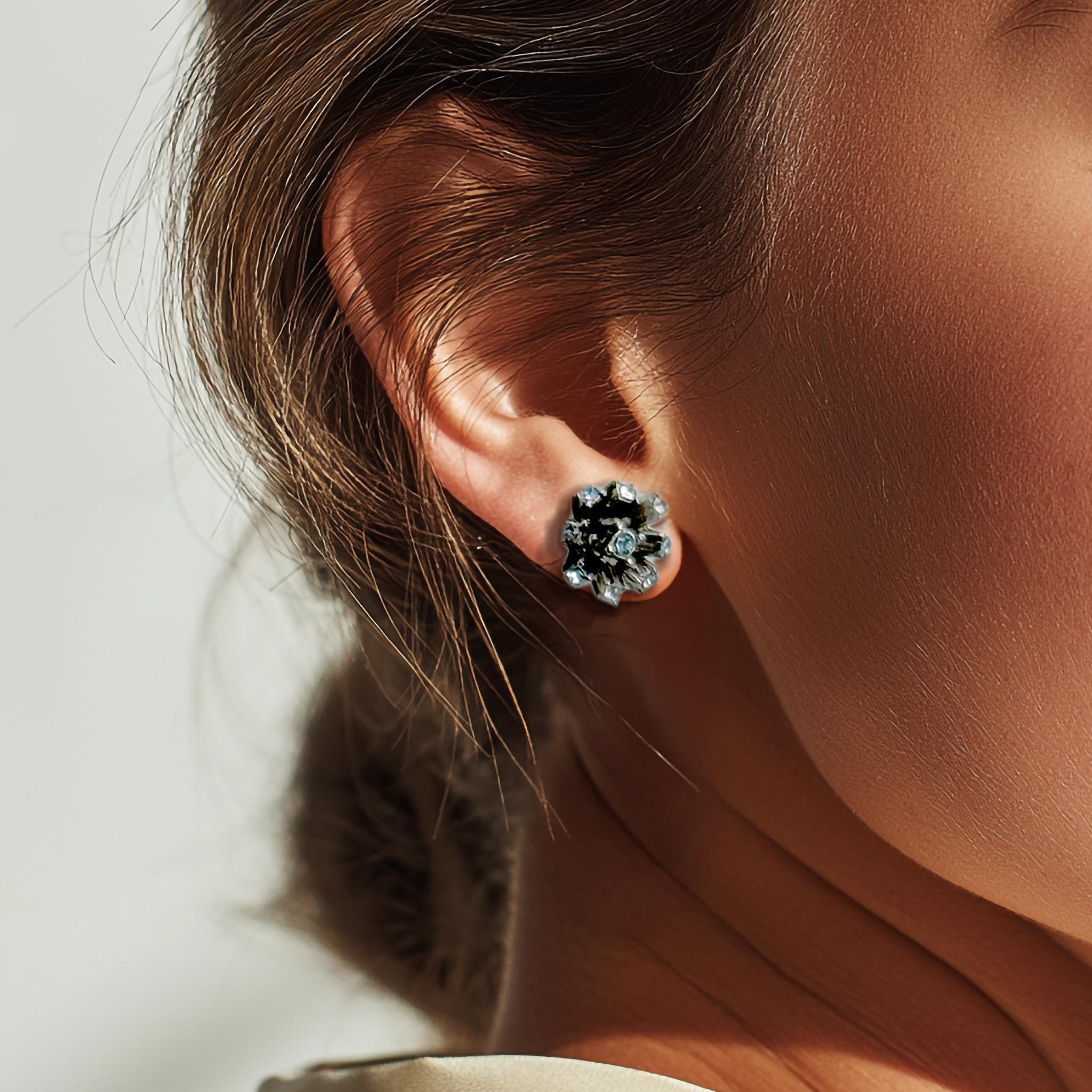 Clous d'oreilles Oscar de la Renta aigue-marine de couleur argentée et cristal Swarovski en vente 3