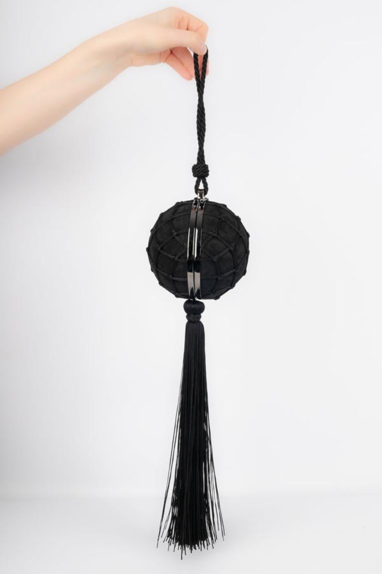 Oscar De La Renta - (Made in Italy) Black calf velvet sphere bag covered with a black thread braiding, and with a red lamb leather lining. Silvery metal elements. 2019 Spring-Summer Collection.

Additional information: 
Condition: Very good