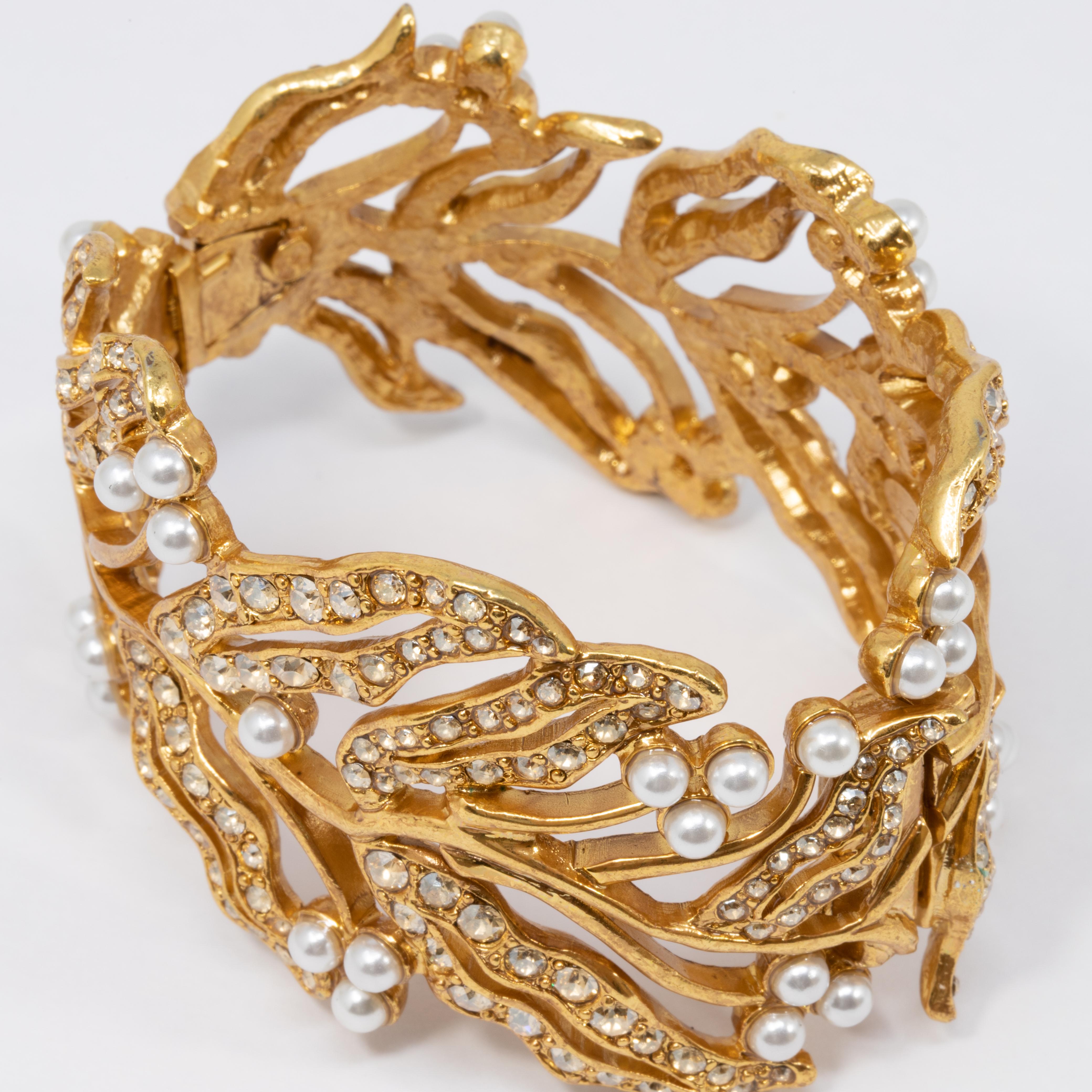 Oscar de la Renta Bamboo Leaf Faux Pearl Hinged Cuff Bracelet in Gold For Sale 1