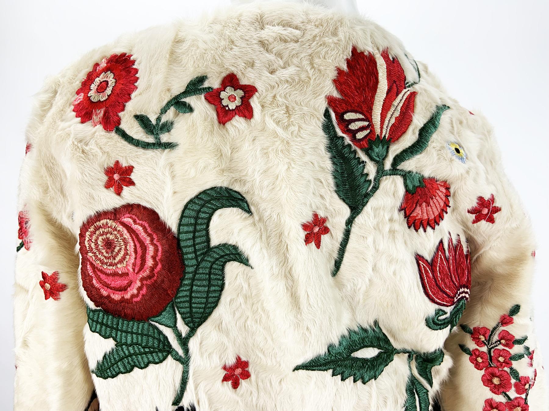 Oscar De La Renta Beige Lamb Fur Silk 2 in 1 Reversible Embroidered Jacket M L For Sale 7