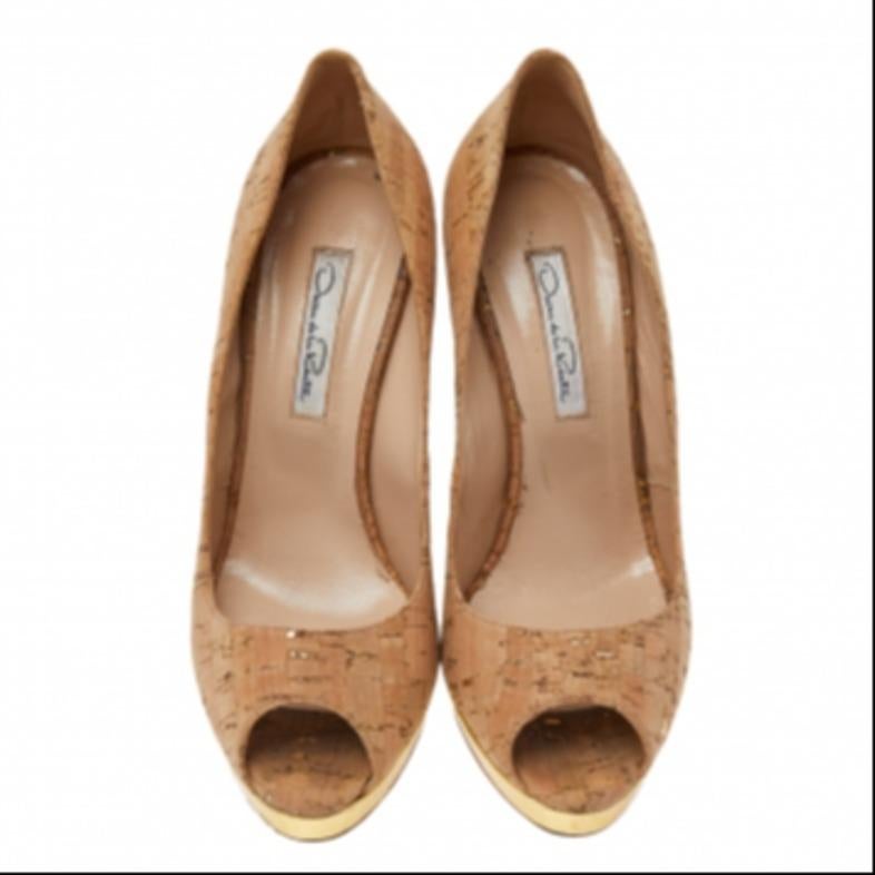 De las mujeres Oscar De La Renta Beige Cuero Peep Toe  Bombas Talla 38.5 en venta