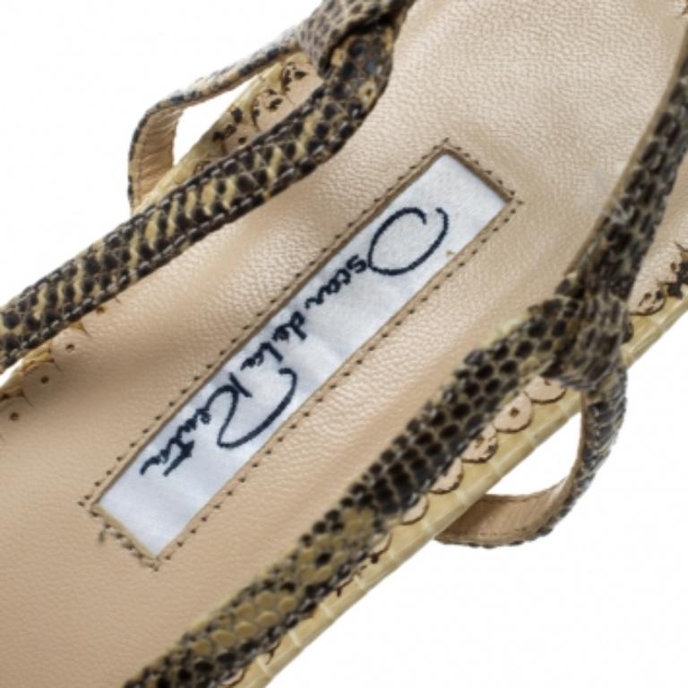Oscar De La Renta Beige Schlangenhaut Riemchensandalen Größe 38 im Zustand „Gut“ im Angebot in Dubai, Al Qouz 2