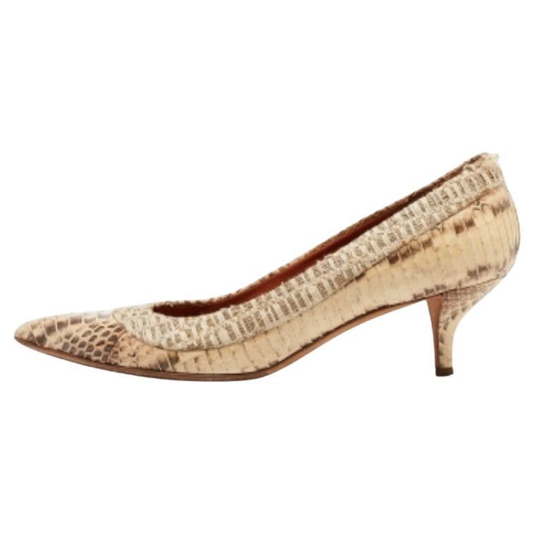 Oscar De La Renta - Escarpins à bouts pointus en raphia et serpent d'eau beige - Taille 37 en vente