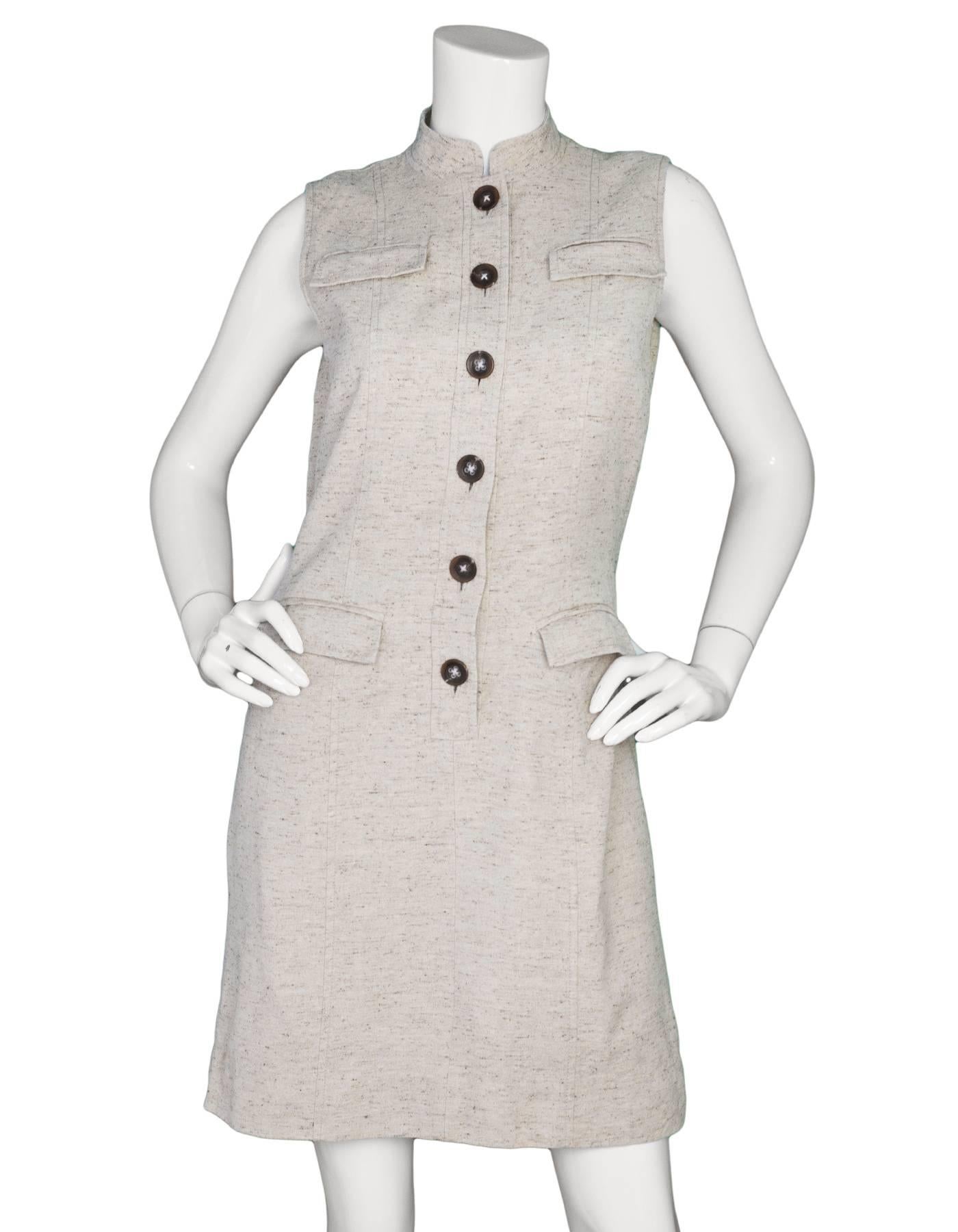 Oscar De La Renta Beige Wool & Silk Blend Sleeveless Dress Sz 10

Made In: Italy
Color: Beige
Composition: 56% wool, 44% silk
Lining: Beige textile
Closure/Opening: Front button closure
Exterior Pockets: Faux flap pockets at bust, flap pockets at