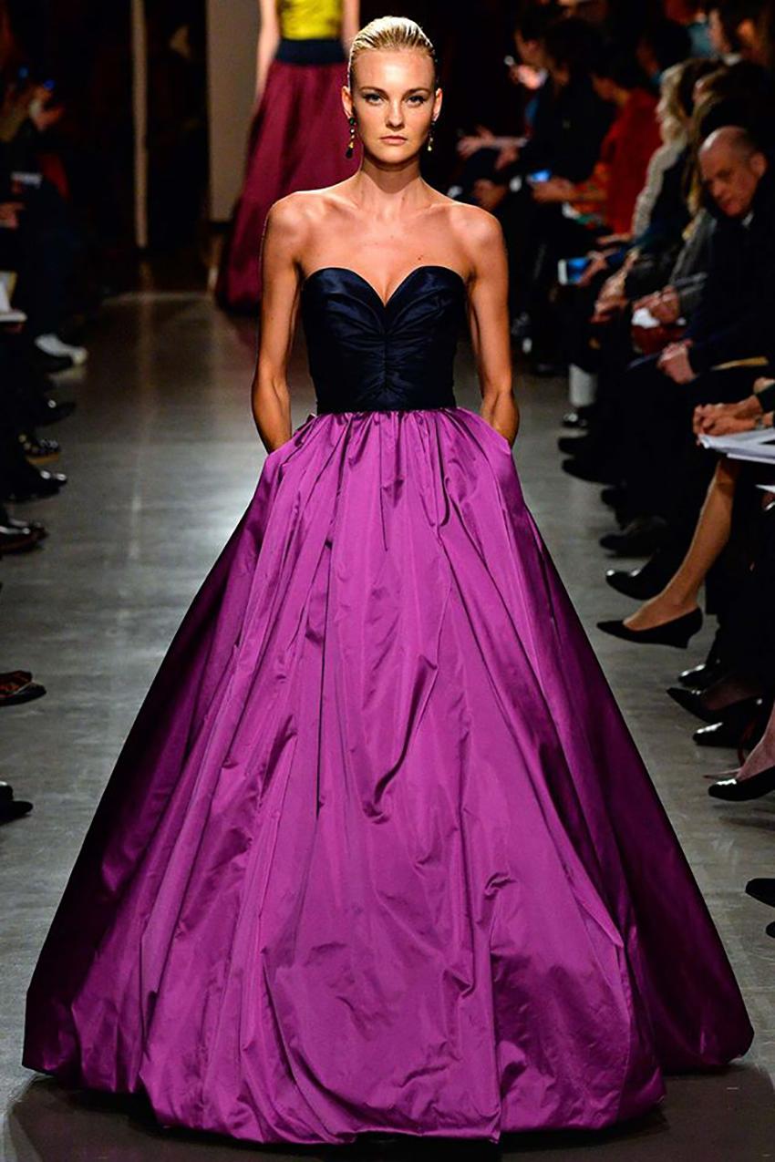 Oscar de la Renta 

Fall 2015 Look # 53


The same dress was worn by Maggie Gyllenhaal on Emmys 2015

Concealed hook and zipper at the back

Content: 100% silk, satin.
Size 4
Bust-34