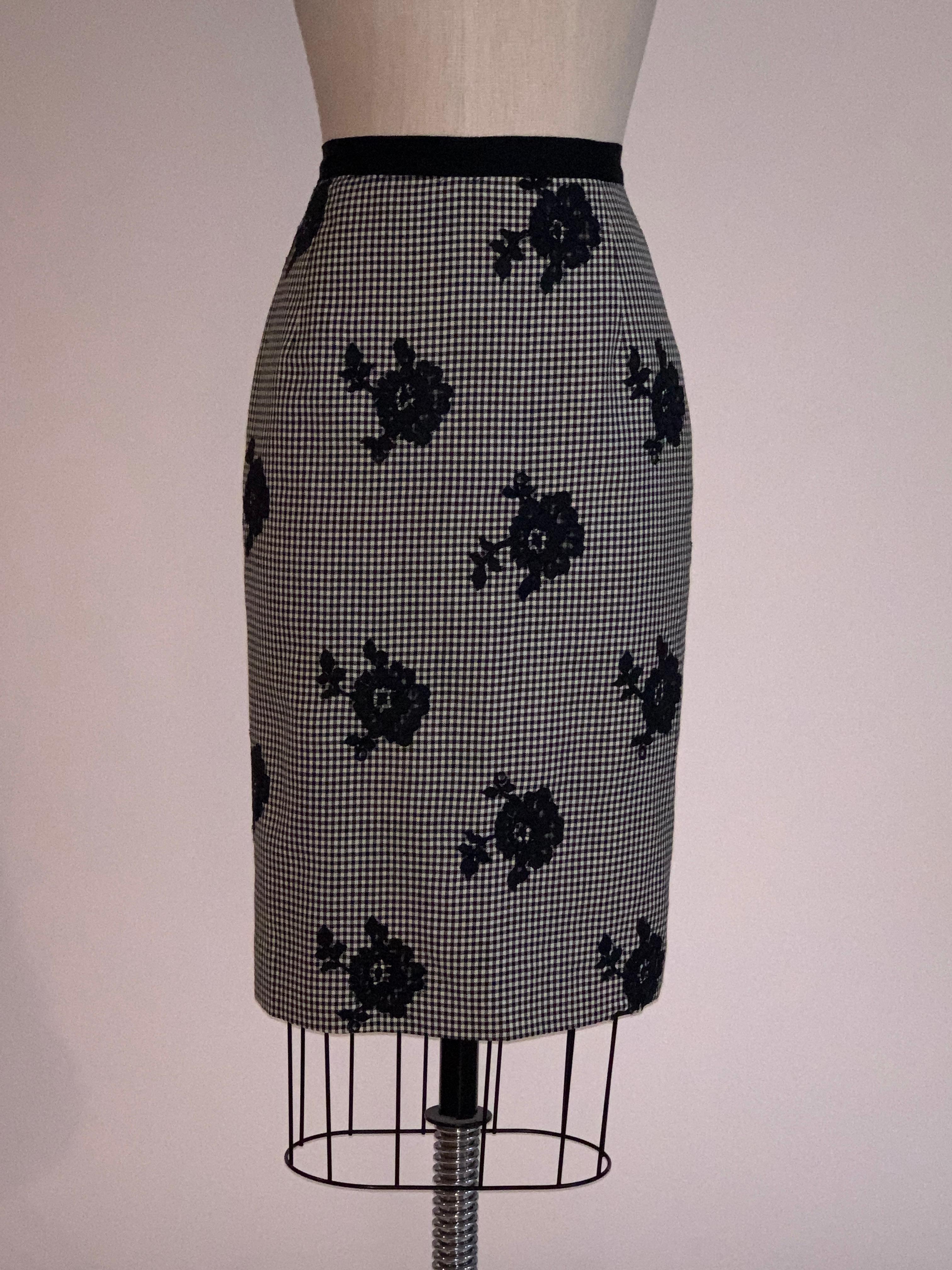 Oscar de la Renta black and white check pencil skirt with black lace floral accents throughout. Grosgrain band at waist. Back zip with hook and snap closure. Part of Look 6 from the Resort 2014 presentation. 

64% wool, 21% silk, 15% linen.

Made in