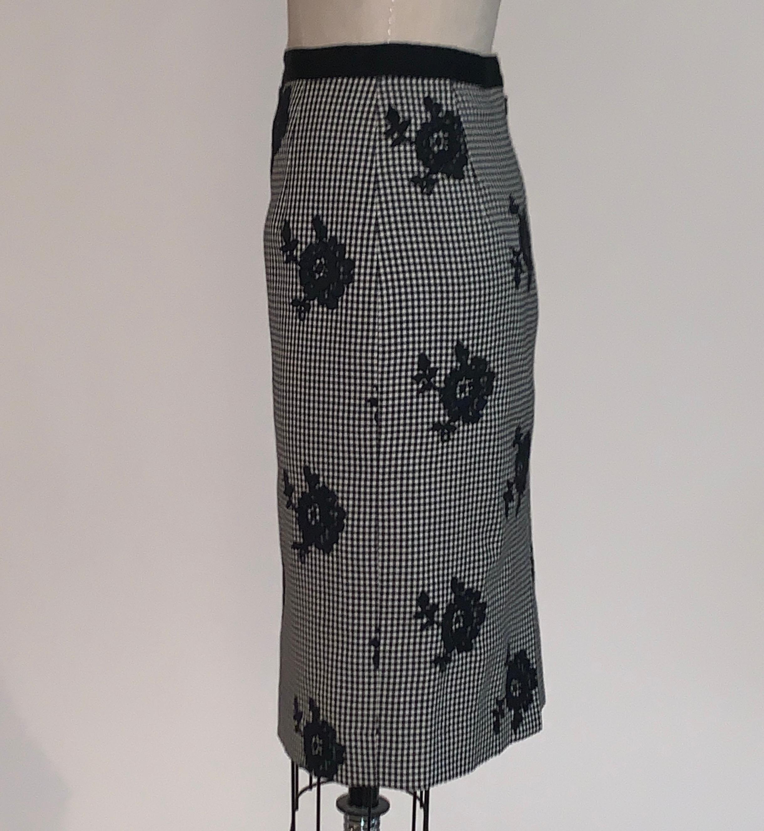 Oscar de la Renta Black and White Check Floral Lace Applique Pencil Skirt In Excellent Condition In San Francisco, CA