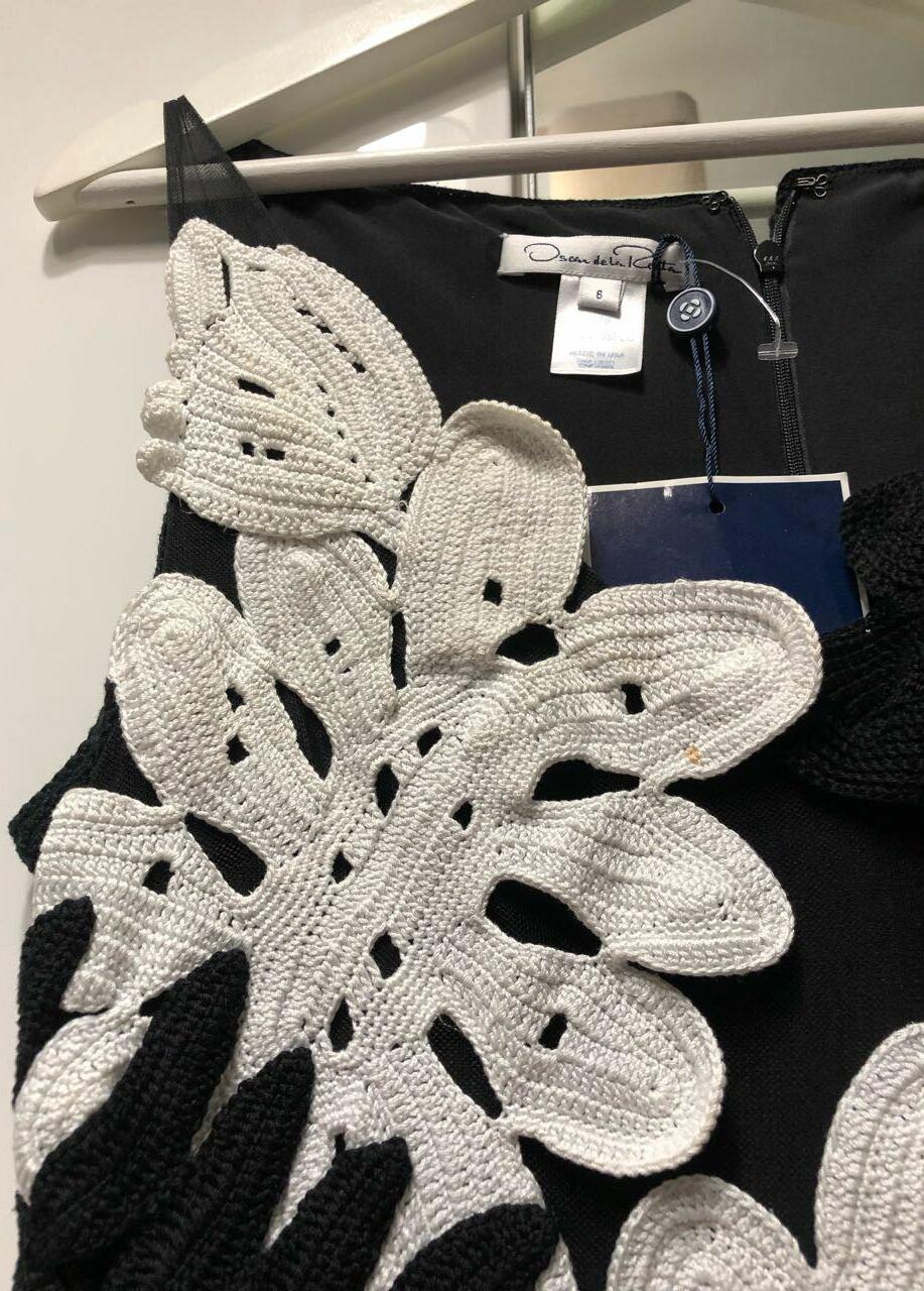 OSCAR DE LA RENTA BLACK and WHITE COTTON LACE Long DRESS Size 8 In Excellent Condition In Montgomery, TX