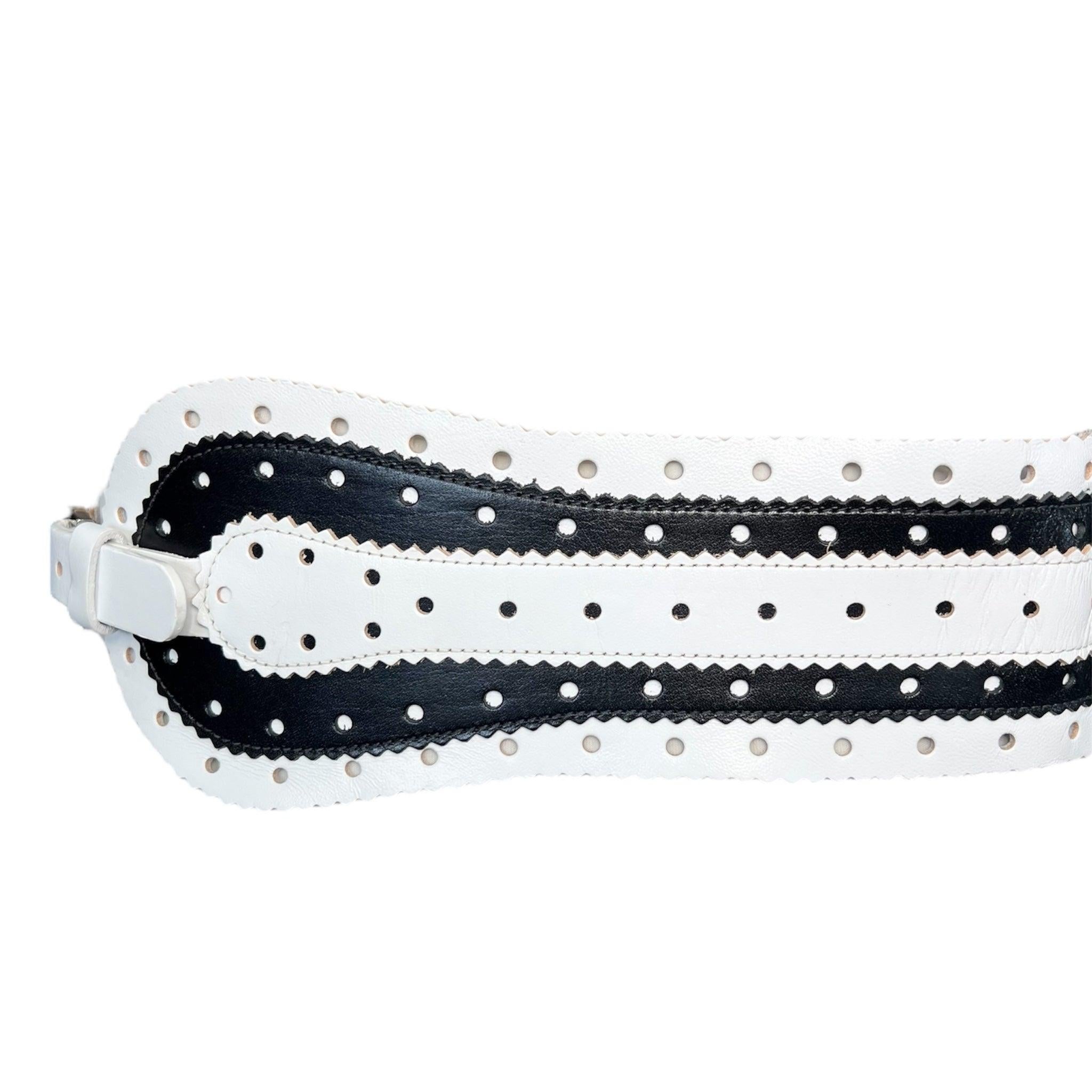 Oscar de la Renta corset belt. The black and white leather features serrated edges and perforated detail. Silver toned hardware buckle. Genuine leather. Excellent, unworn condition.

Additional information:
Dimensions:
Labeled a size Medium. 
Back
