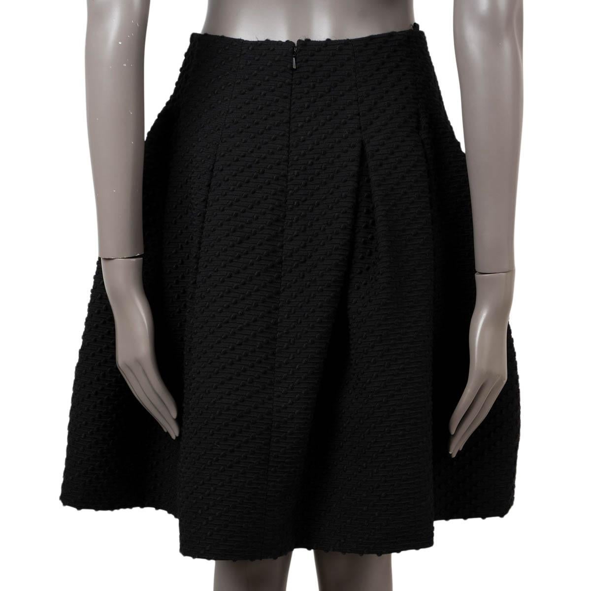 OSCAR DE LA RENTA black cotton 2015 TEXTURED TWEED PLEATED Skirt 6 XS In Excellent Condition For Sale In Zürich, CH