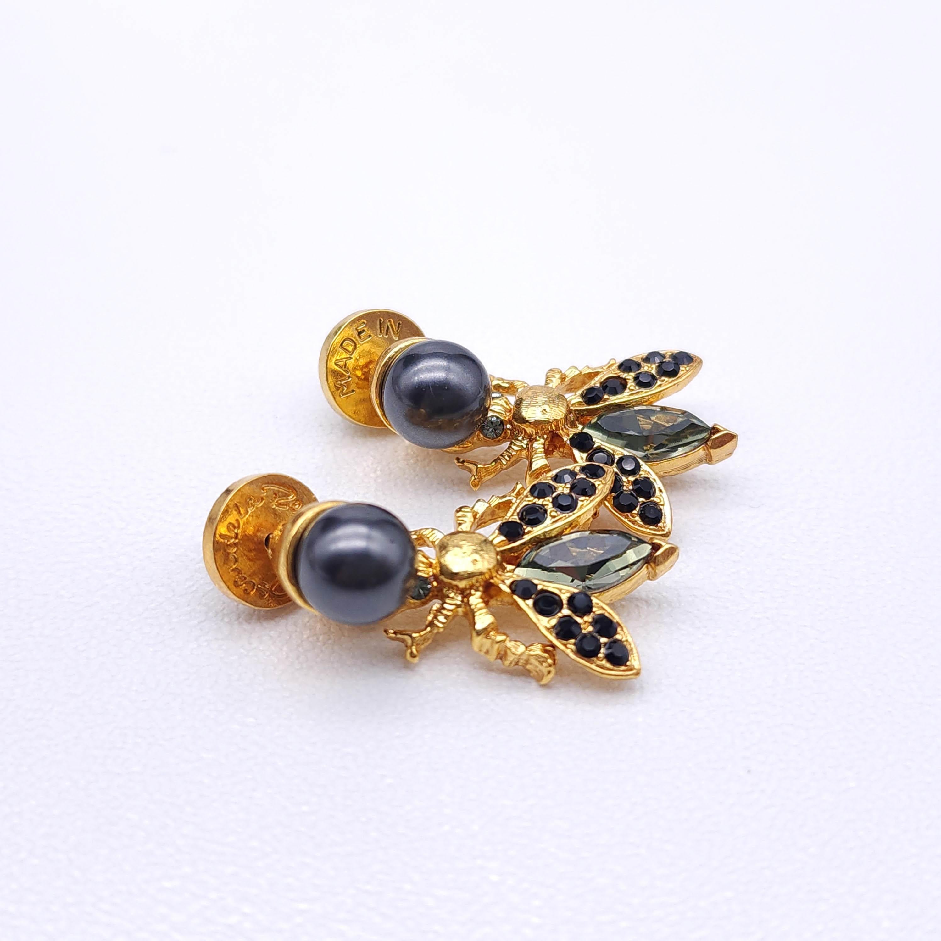 Designer: Oscar de la Renta

Place of Origin: United States

Materials: Gold-plated metal, faux pearl, black and smoky crystals

Period: Contemporary

Closure: Post-back

Condition: Excellent, New

These whimsical Oscar de la Renta earrings bring a