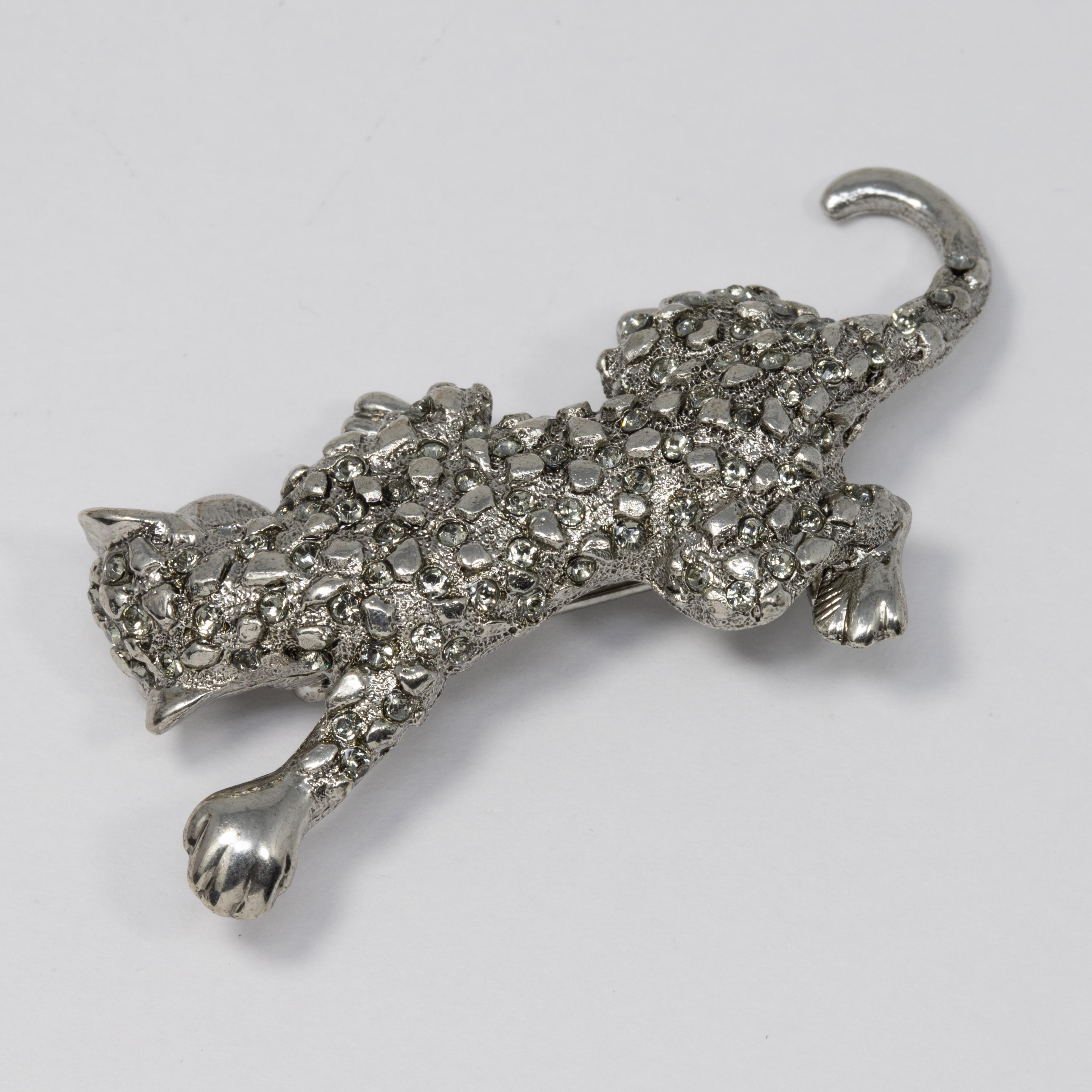 An embellished leopard pin brooch by Oscar de la Renta. This silvertone wildcat is decorated with black diamond Swarovski crystals.

Hallmarks: Oscar de la Renta, Made in USA