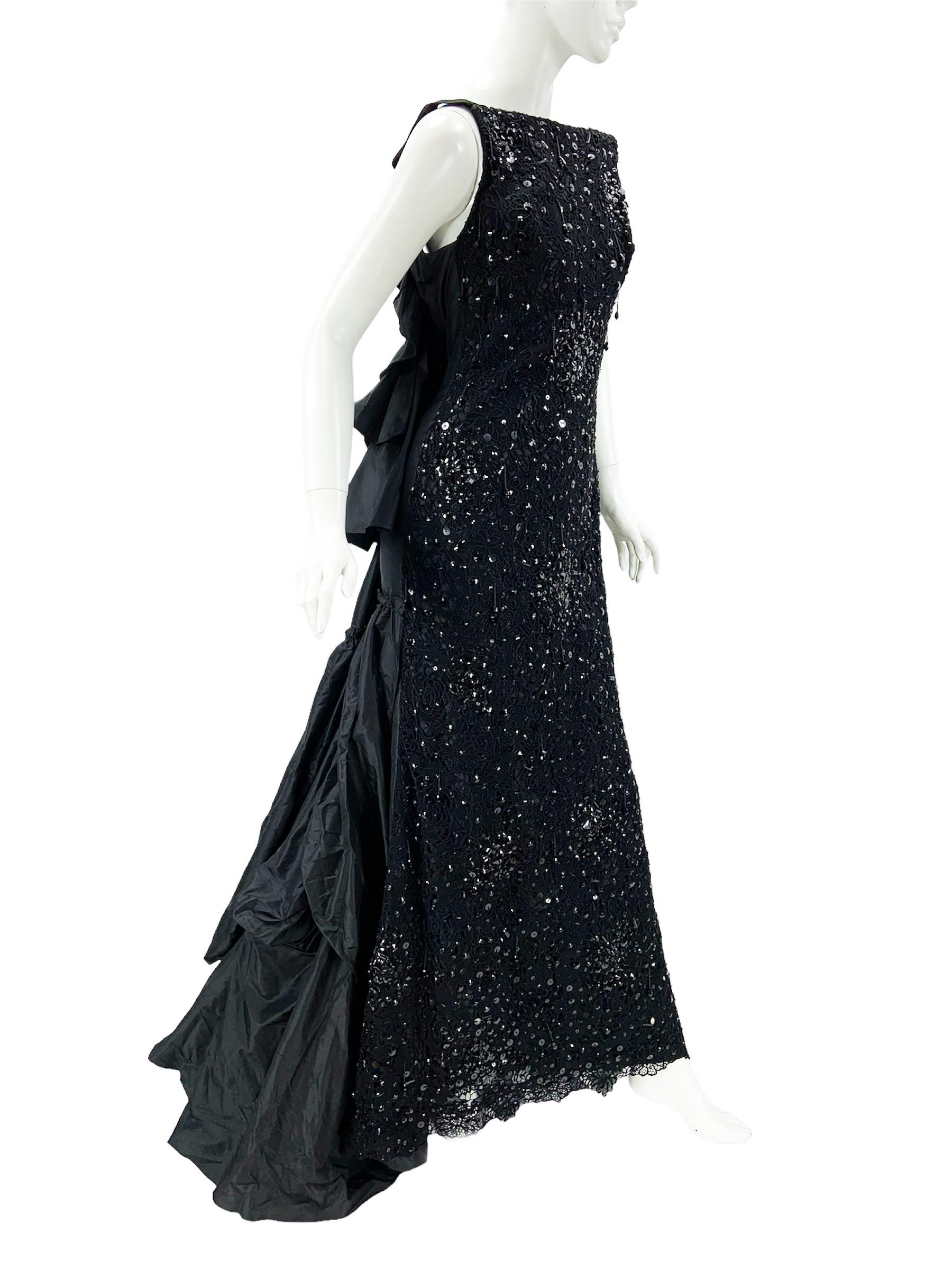 Oscar de la Renta Black Embellished Lace Taffeta Silk Gown Dress US 6 In Excellent Condition For Sale In Montgomery, TX