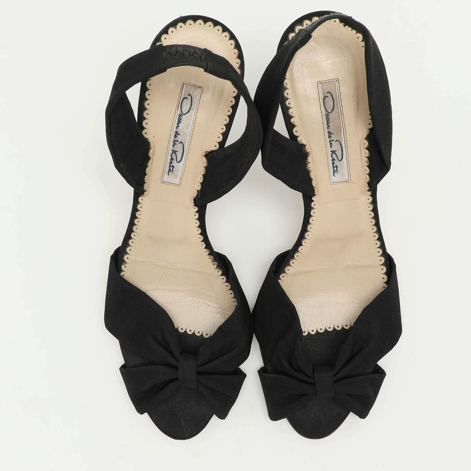 Noir Oscar De La Renta Sandales Slide avec nœud en tissu noir Taille 38 en vente