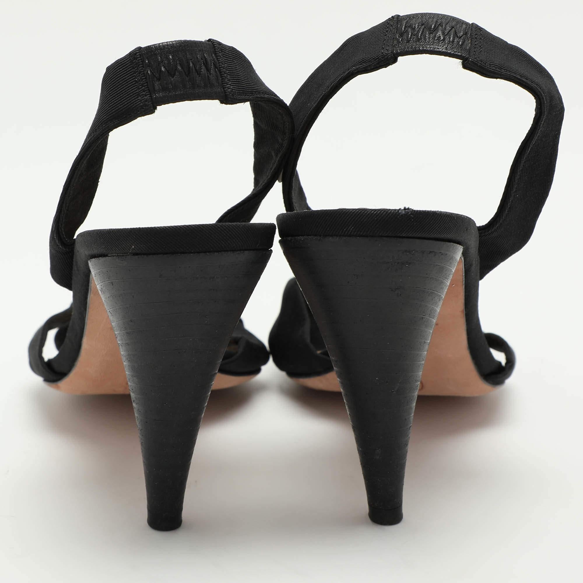 Oscar De La Renta Sandales Slide avec nœud en tissu noir Taille 38 Pour femmes en vente