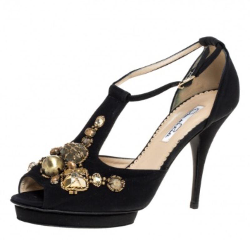 Oscar de la Renta Black Fabric Embellished Platform Ankle Strap Sandals 39.5 In Good Condition For Sale In Dubai, Al Qouz 2