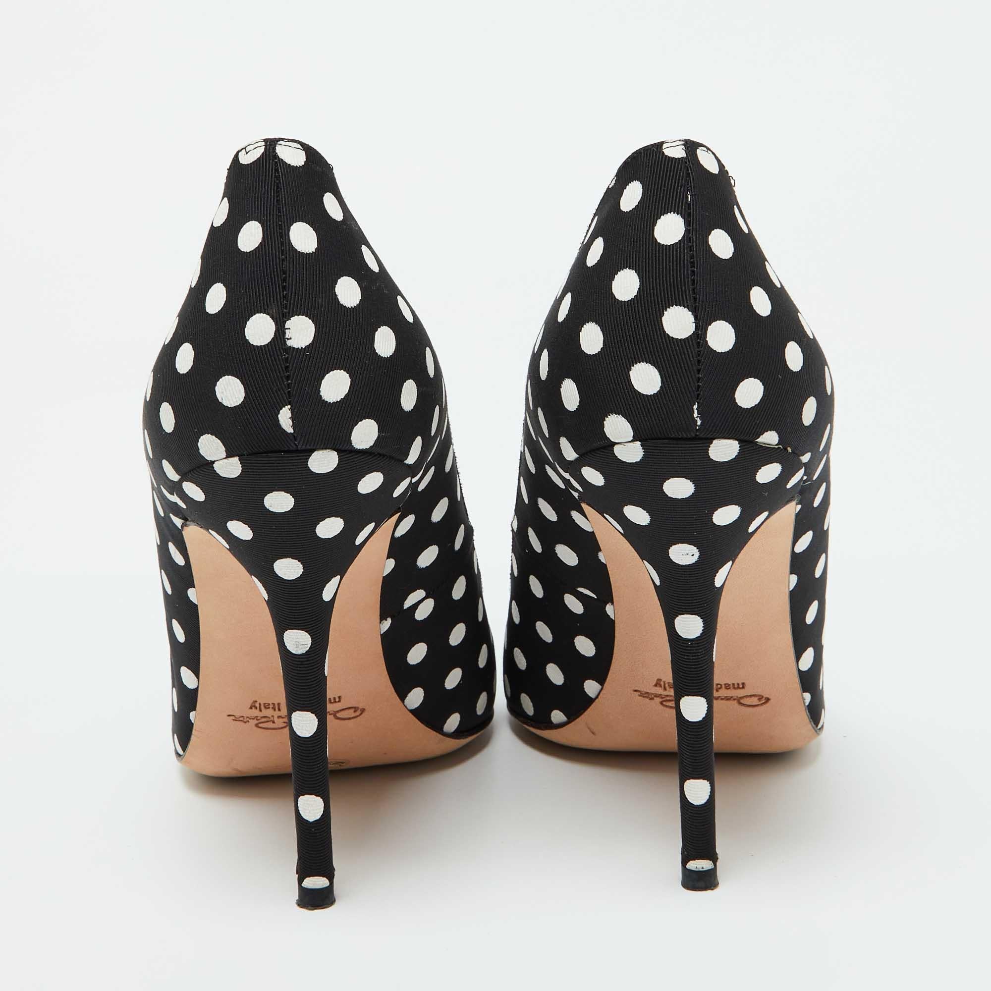 Oscar De La Renta Escarpins à bouts pointus en tissu noir à pois imprimés Taille 41 Pour femmes en vente