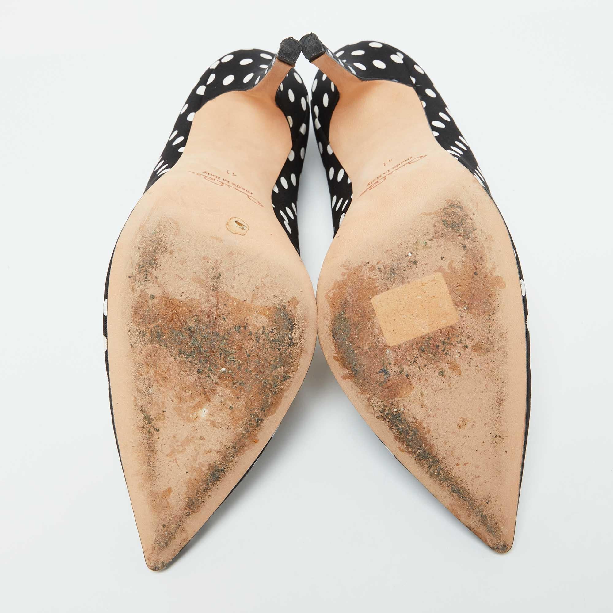 Oscar De La Renta Escarpins à bouts pointus en tissu noir à pois imprimés Taille 41 en vente 1