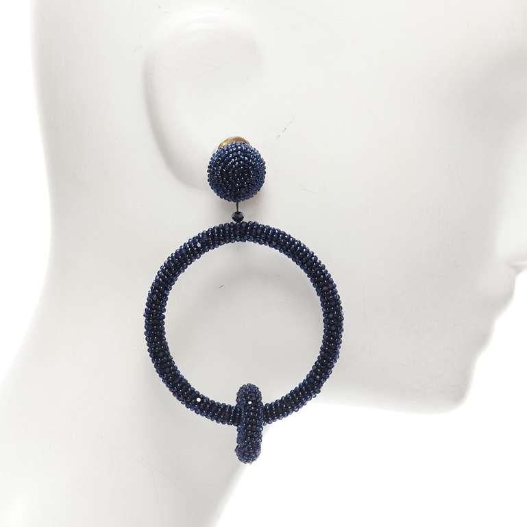 Women's OSCAR DE LA RENTA black fully beaded double hoop drop clip on earrings For Sale