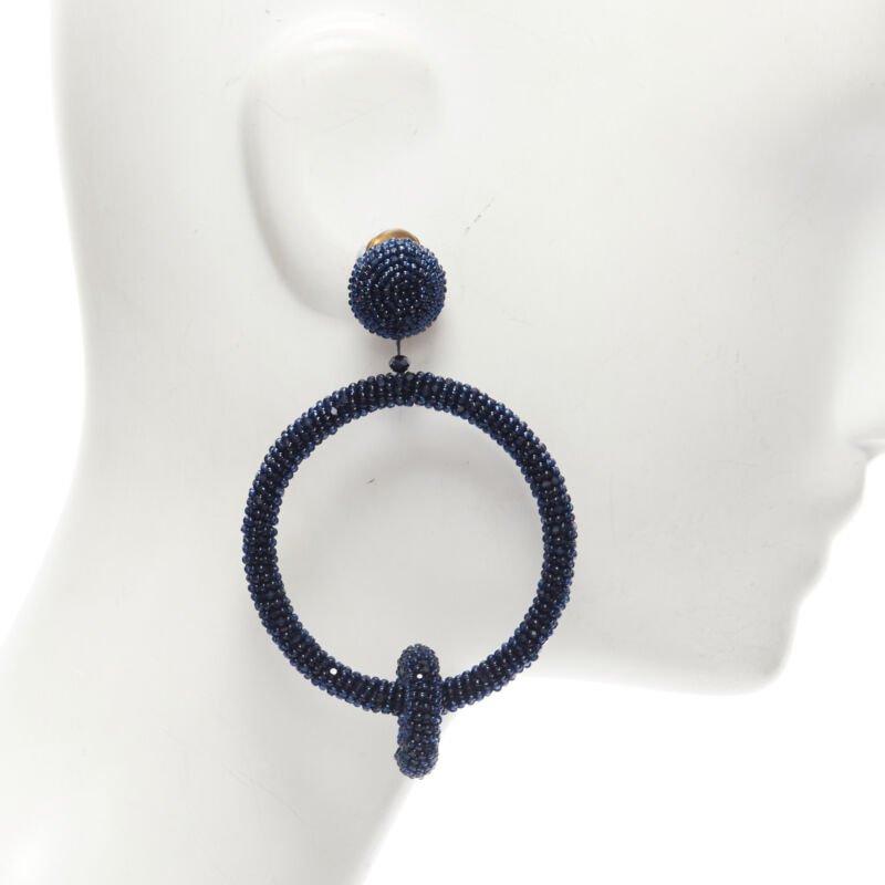 Women's OSCAR DE LA RENTA black fully beaded double hoop drop clip on earrings For Sale