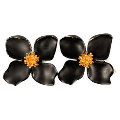 OSCAR DE LA RENTA Black Gold Floral Metal Clip On Earrings