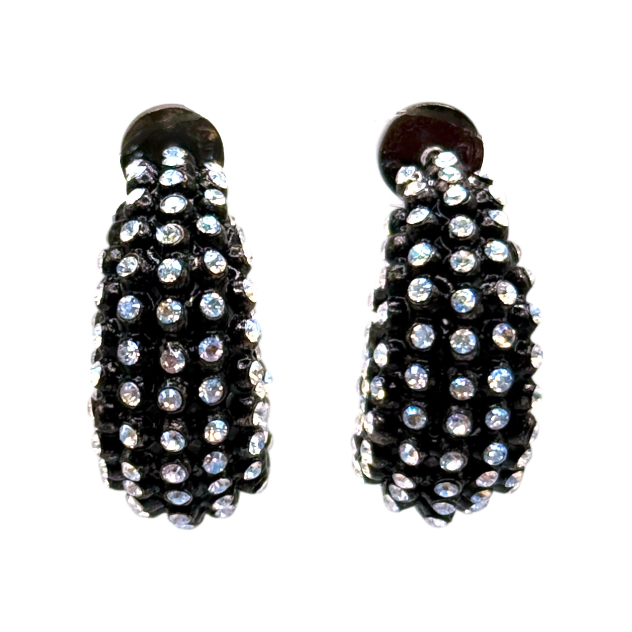 Contemporaneo Oscar De La Renta - Orecchini Demi-Hoop curvi con pavé di cristallo placcato ematite nera in vendita