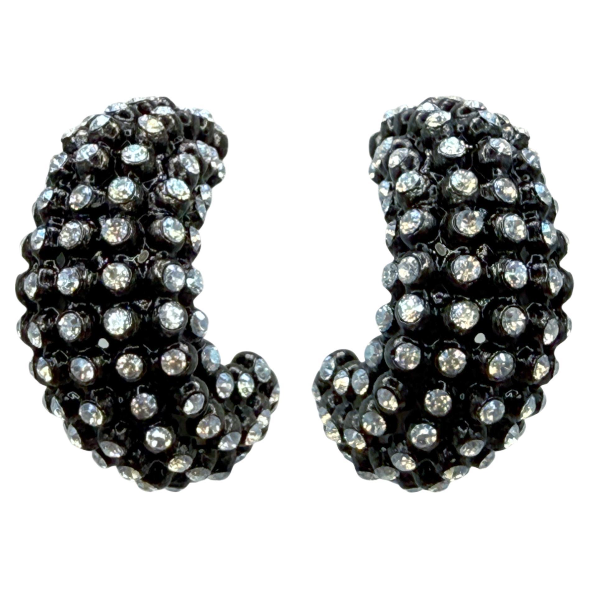 Oscar De La Renta - Boucles d'oreilles demi-boucles en cristal pavé plaqué hématite noir