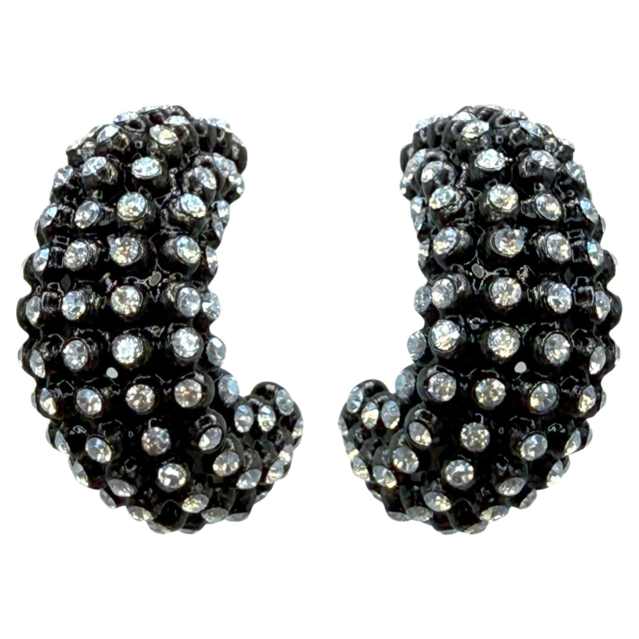 Oscar De La Renta - Orecchini Demi-Hoop curvi con pavé di cristallo placcato ematite nera