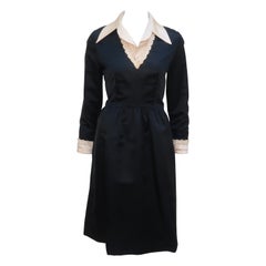 Oscar de La Renta Schwarzes & elfenbeinfarbenes Satin-Cocktailkleid, 1970er Jahre