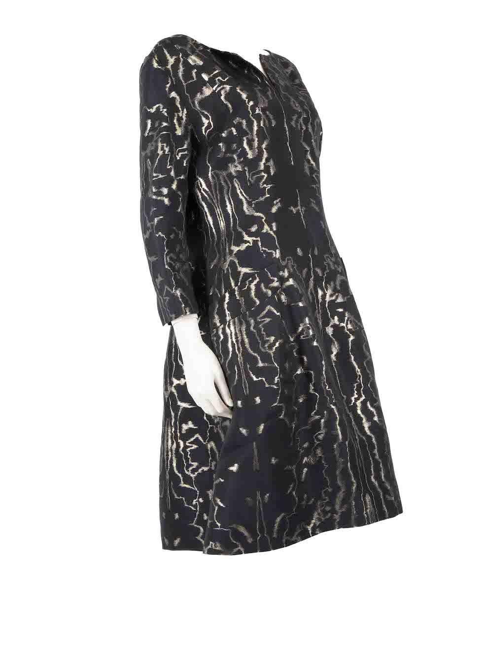 CONDIT ist sehr gut. Kaum sichtbare Abnutzungserscheinungen am Kleid sind bei diesem gebrauchten Oscar De La Renta Designer-Wiederverkaufsartikel zu erkennen.
 
 
 
 Einzelheiten
 
 
 Schwarz
 
 Viskose
 
 Knielanges Kleid
 
 Abstrakter