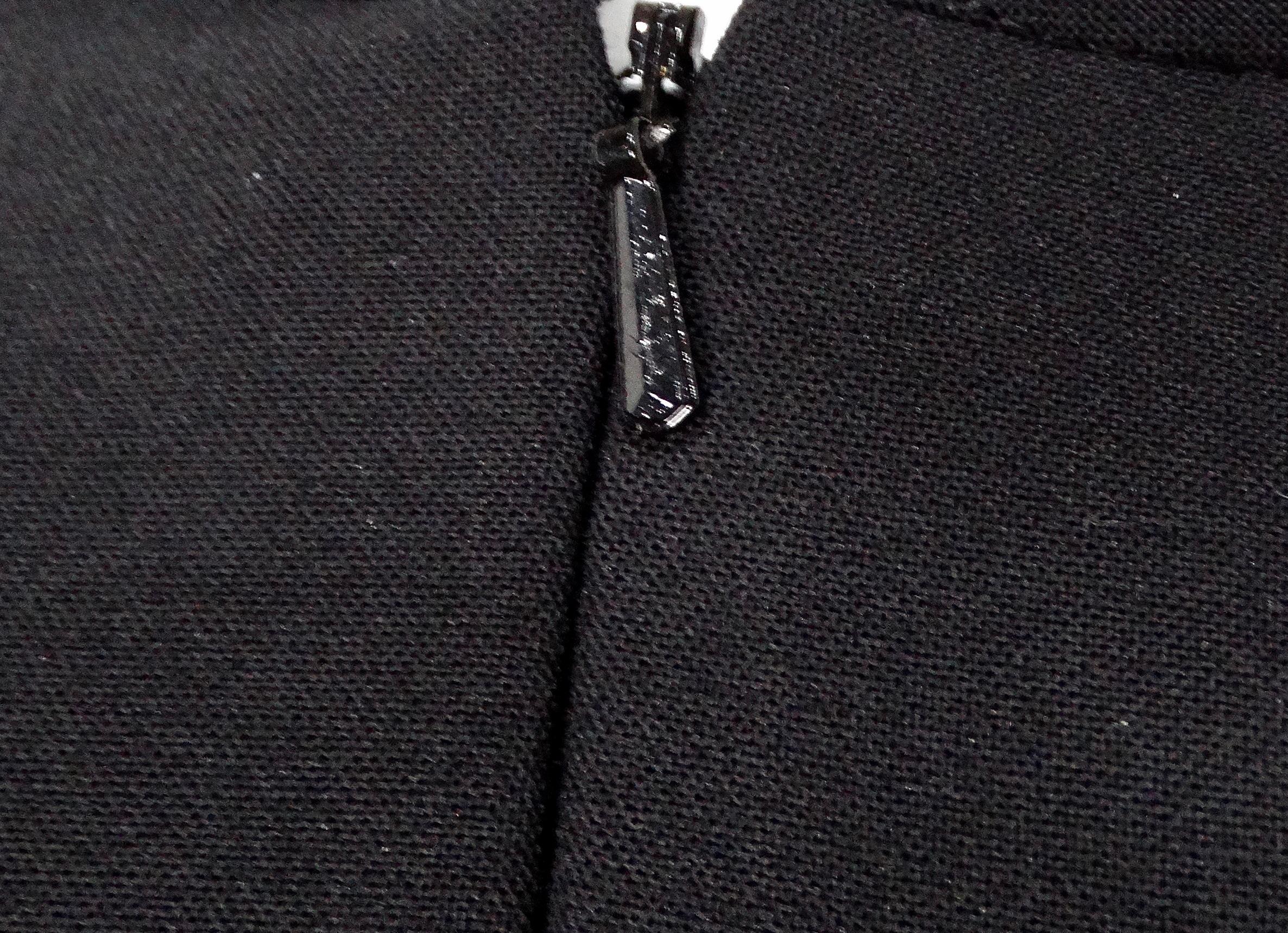 Oscar De La Renta - Robe fourreau noire avec trou de serrure en vente 1
