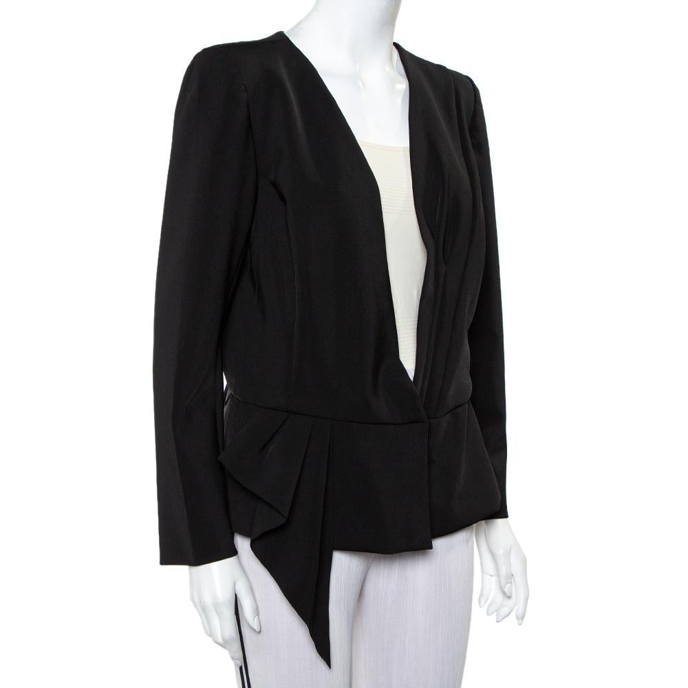 Make a refined statement with help from this Oscar de la Renta women's black blazer. Tailored beautifully, the collarless blazer features draped detailing, long sleeves, and front button fastening.

